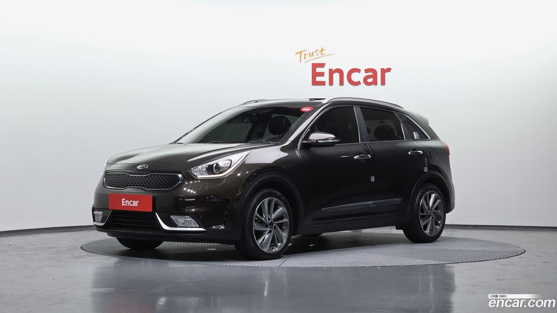 Main__Slider__Photo:Niro Kia 2016.5-0