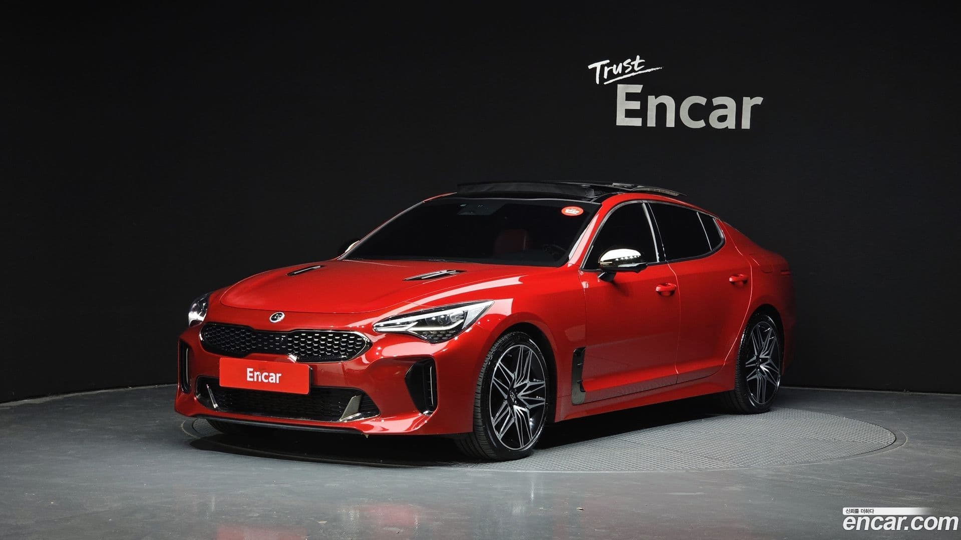 Main__Slider__Photo:Stinger Kia 2020.11-0
