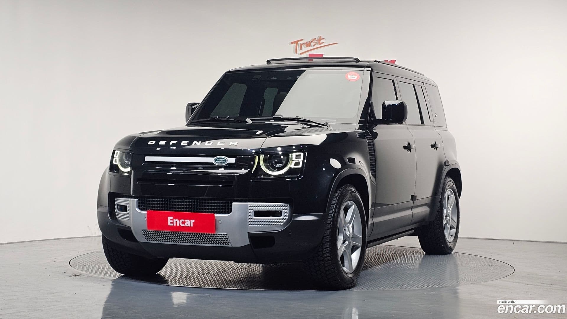 Main__Slider__Photo:Defender Land Rover 2023.5-0