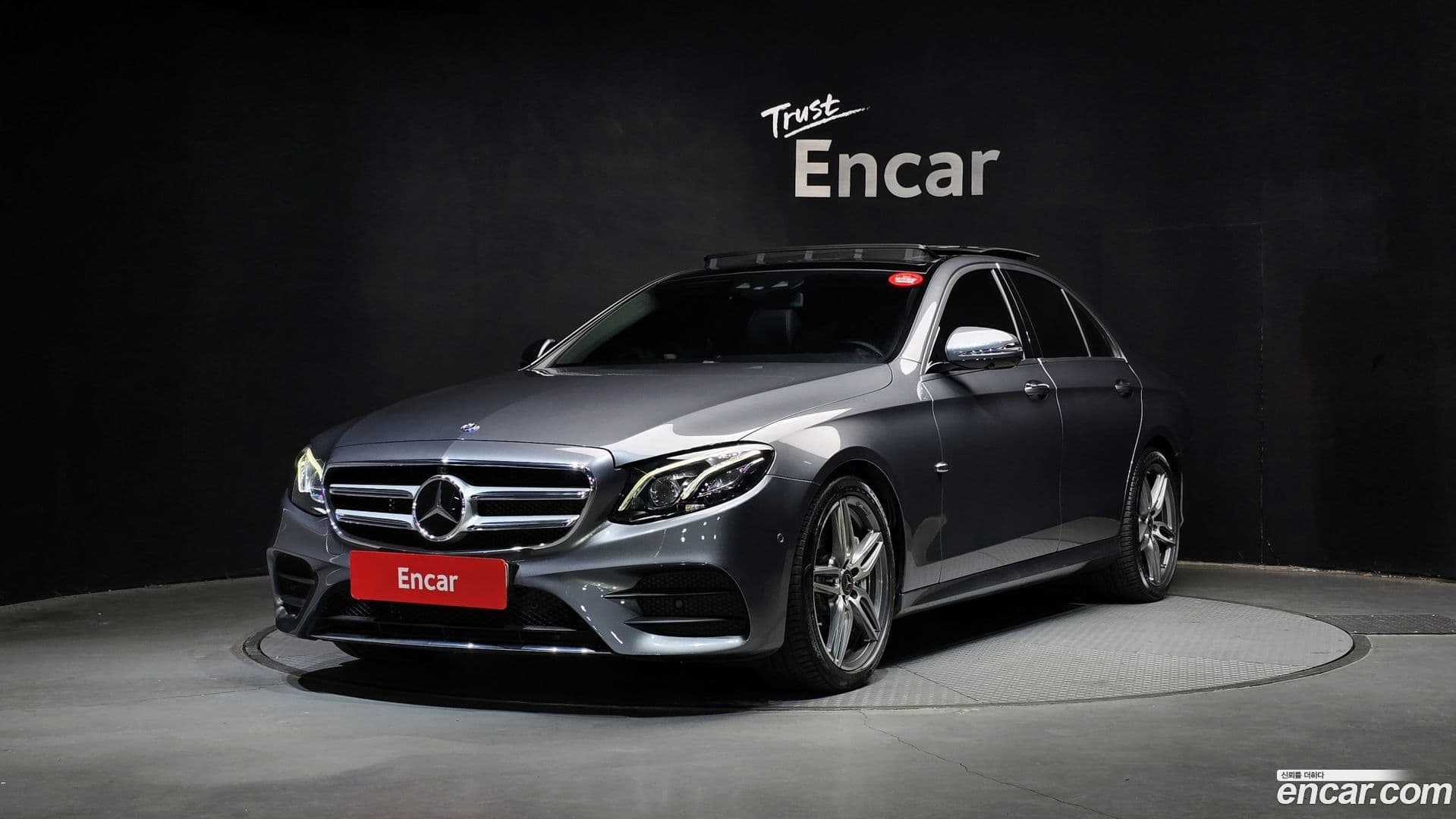 Main__Slider__Photo:E-Class Mercedes-Benz 2019.11-0