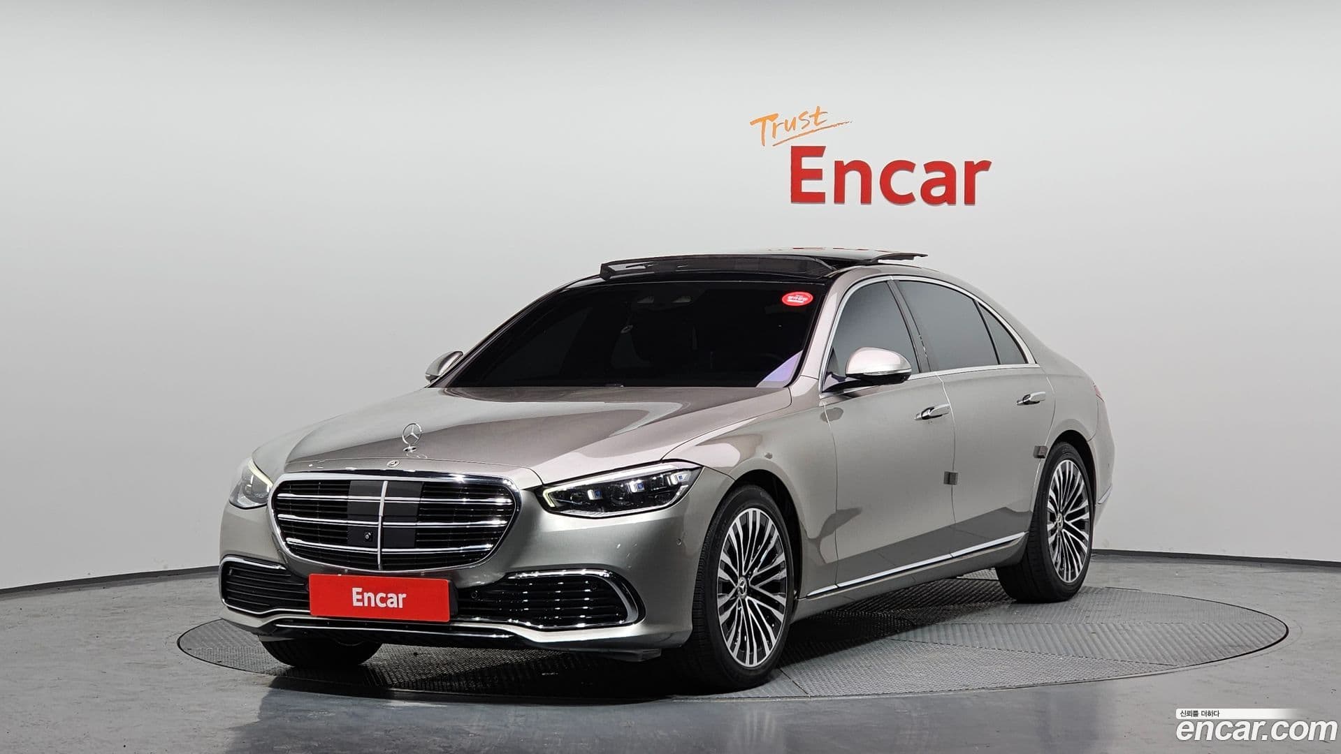 Main__Slider__Photo:S-Class Mercedes-Benz 2021.10-0