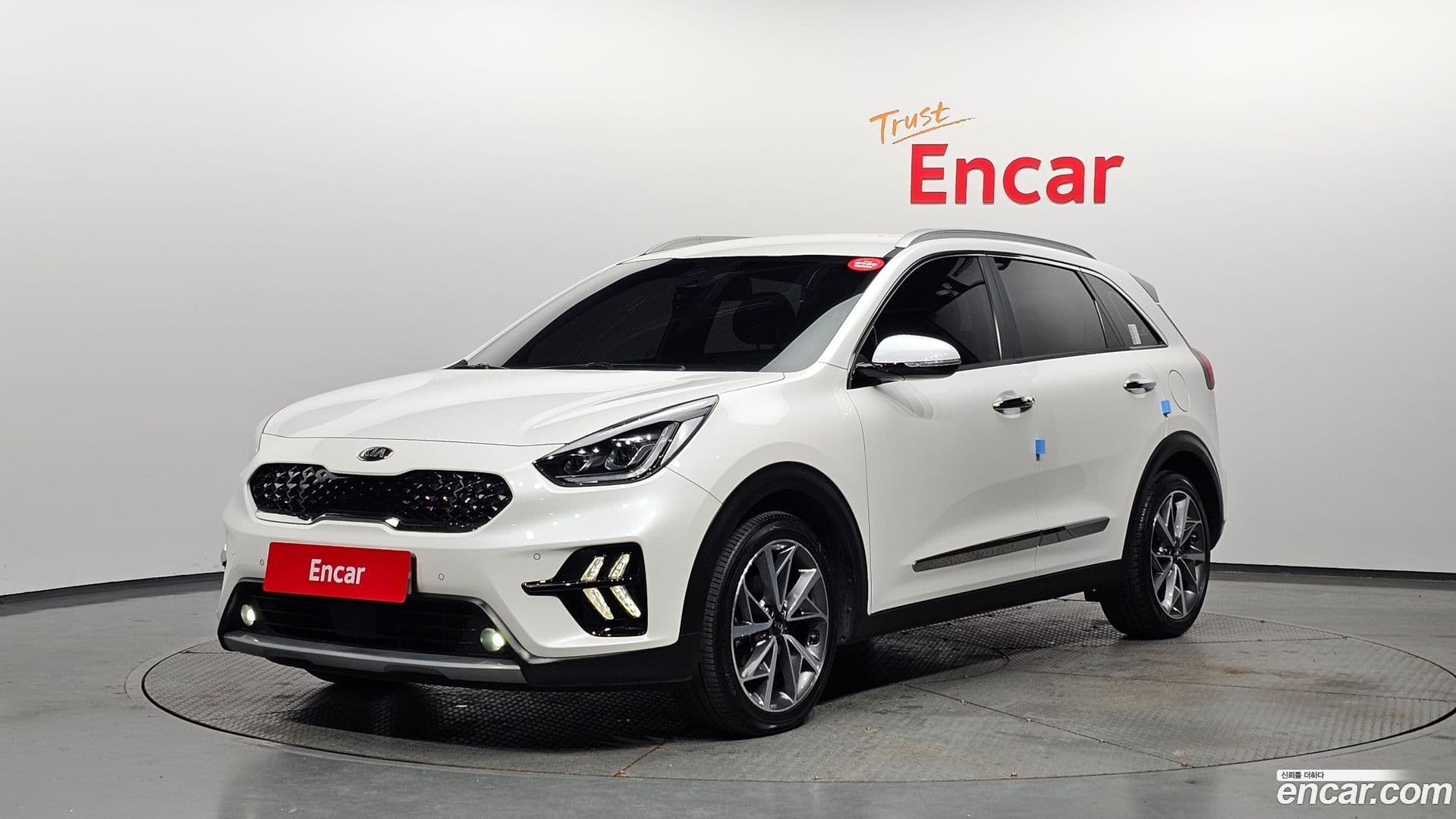 Main__Slider__Photo:Niro Kia 2019.8-0