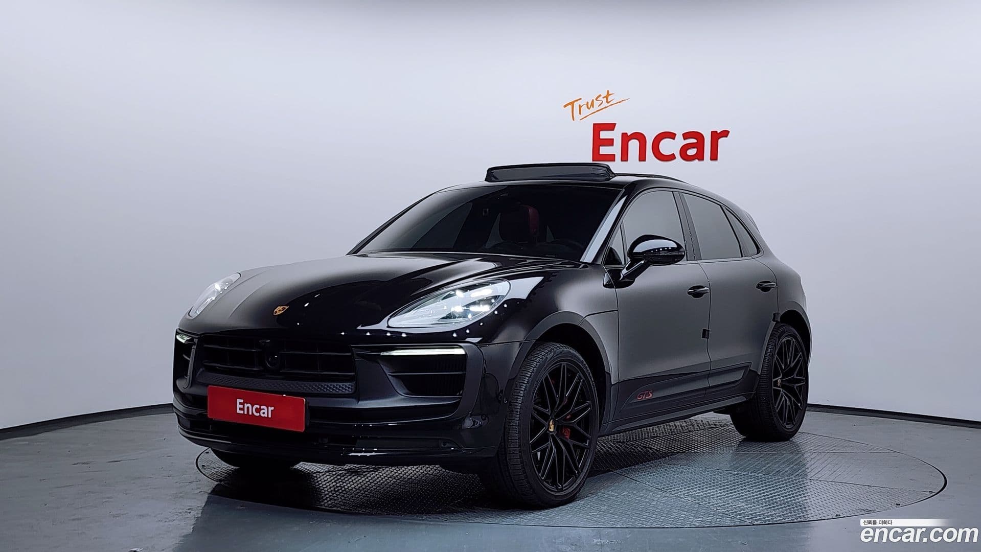 Main__Slider__Photo:Macan Porsche 2022.3-0