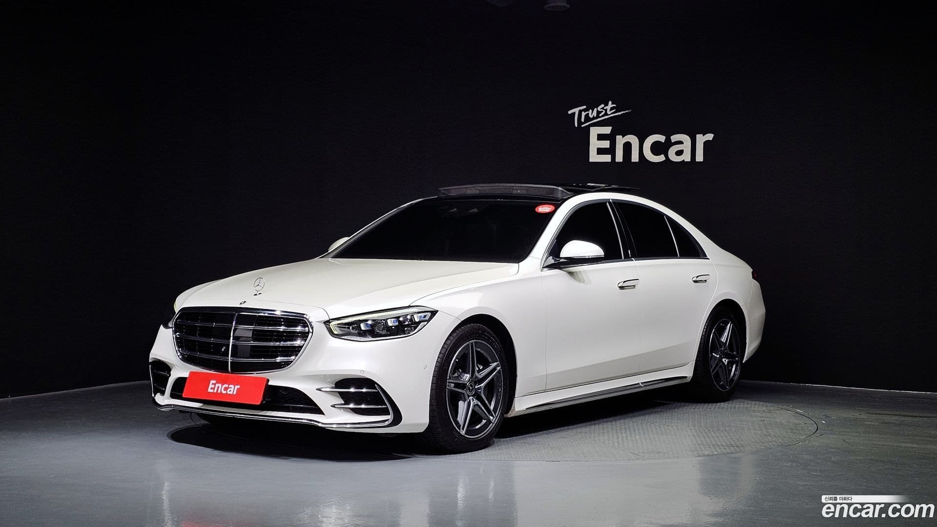 Main__Slider__Photo:S-Class Mercedes-Benz 2021.9-0