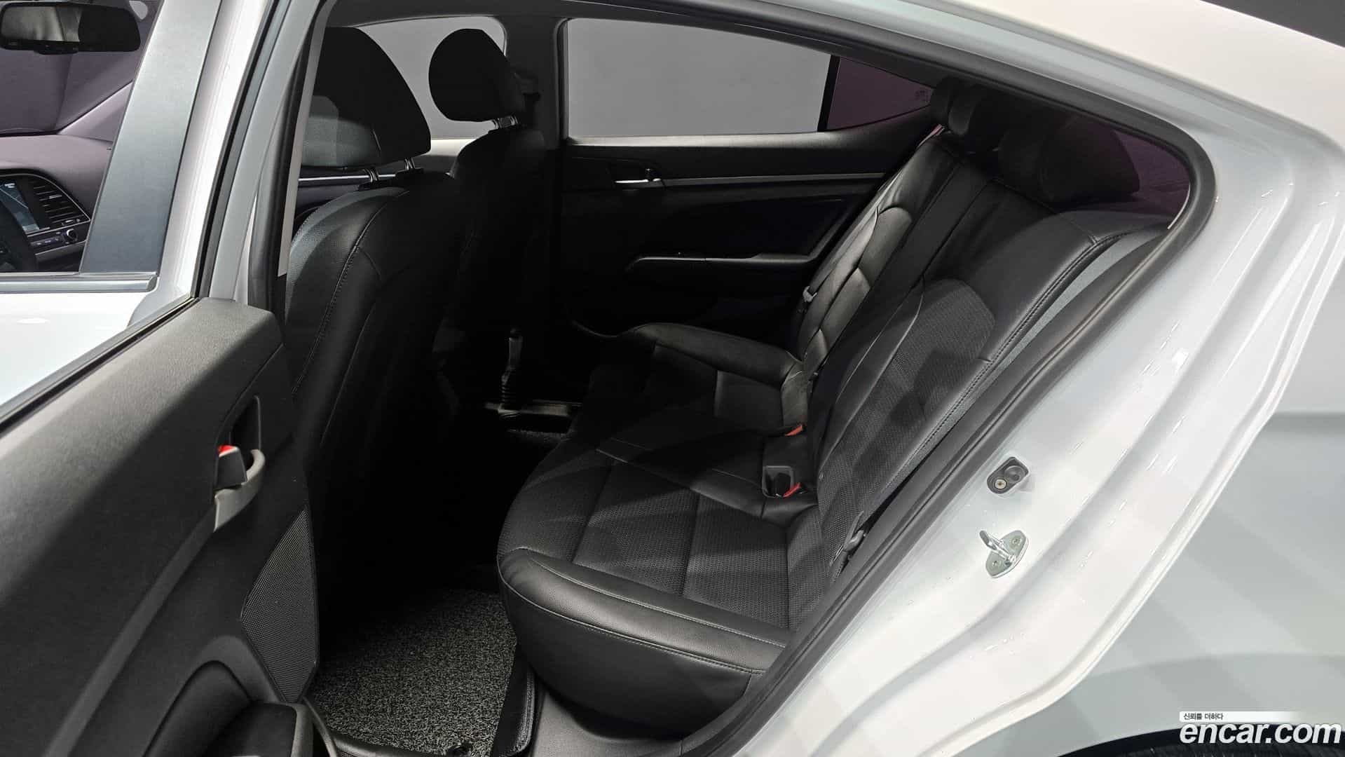 AVANTE Hyundai 2018.3-OPTION-017