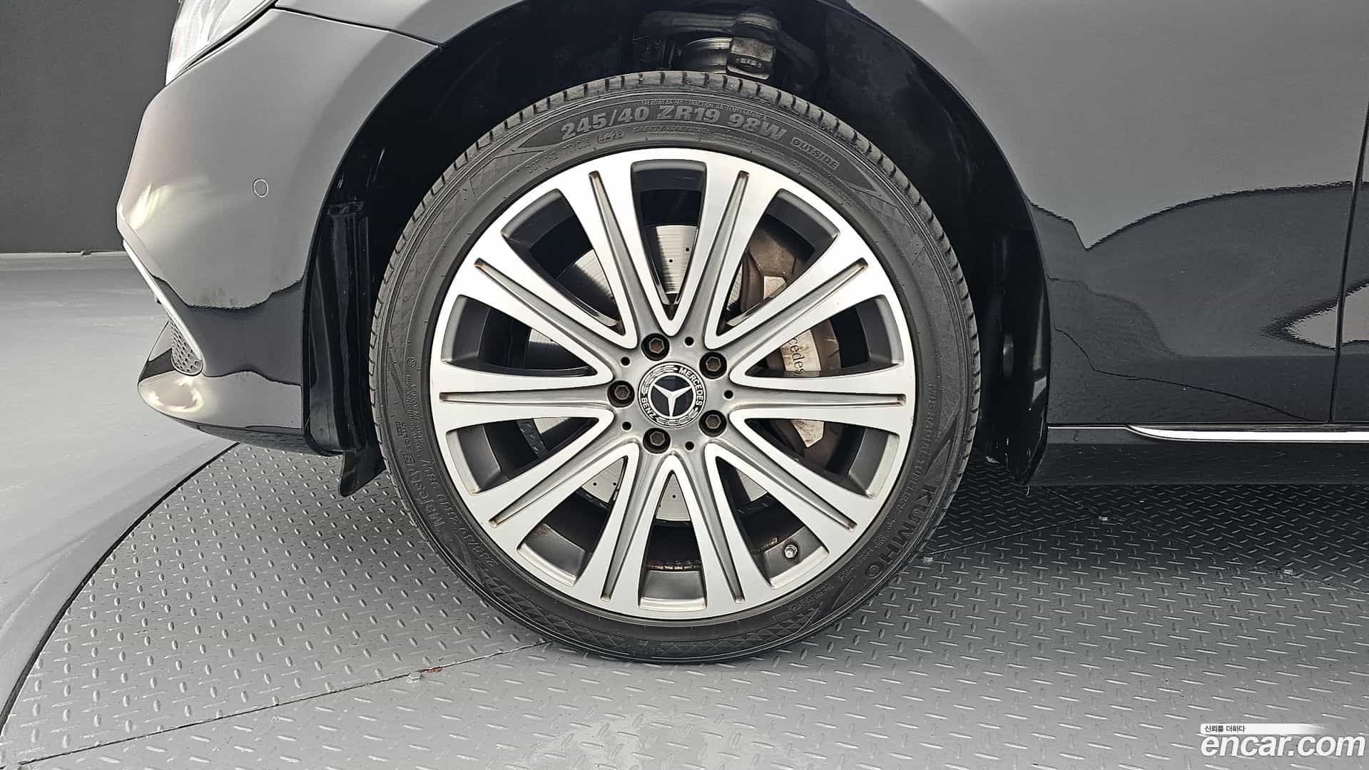 E-Class Mercedes-Benz 2017.6-OUTER-005