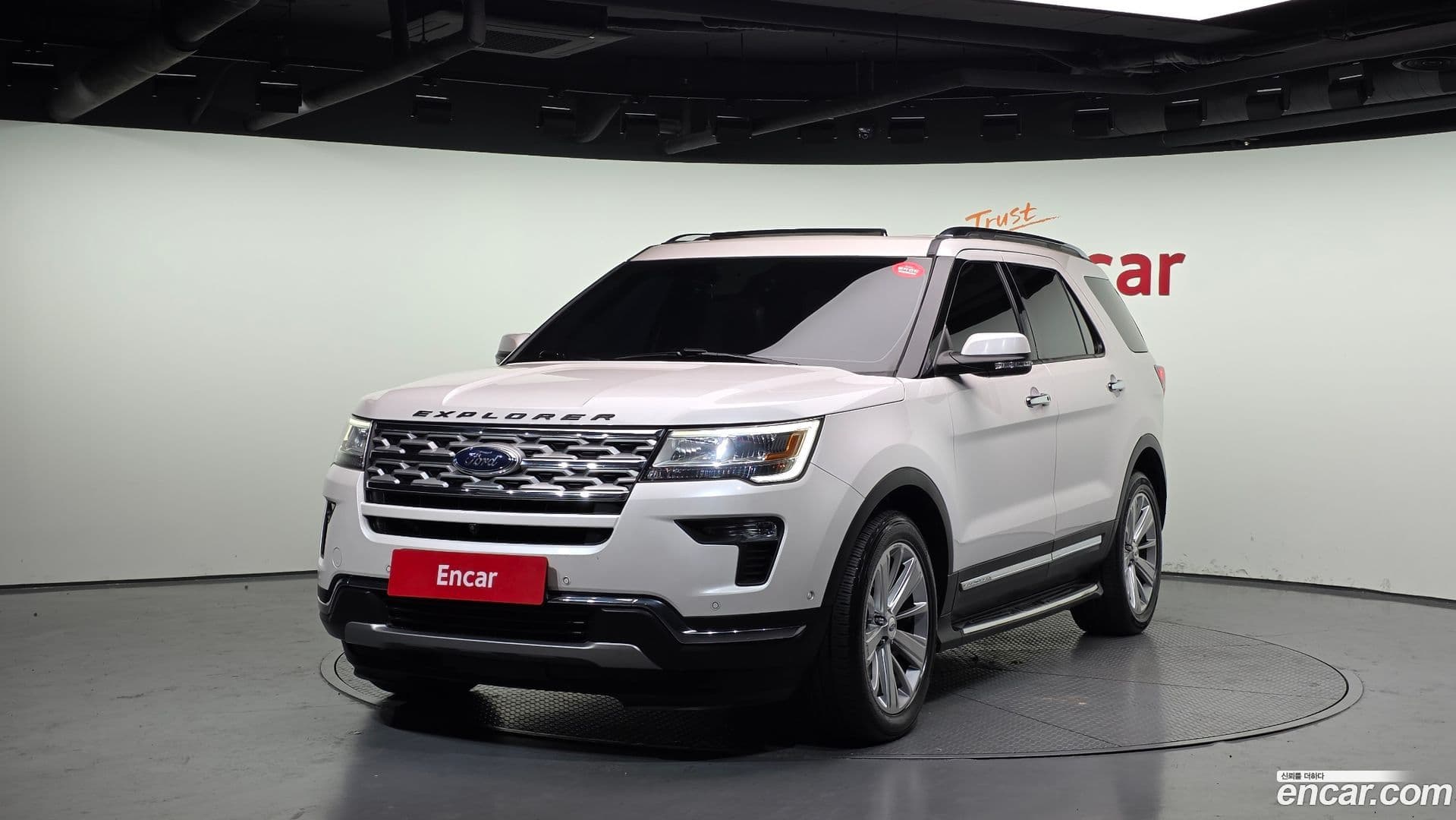 Main__Slider__Photo:Explorer Ford 2018.11-0