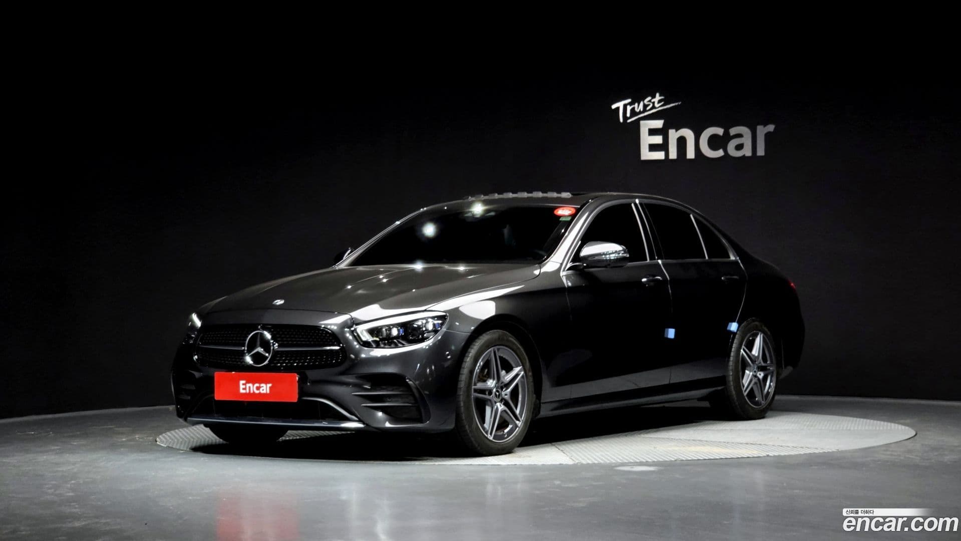Main__Slider__Photo:E-Class Mercedes-Benz 2023.8-0