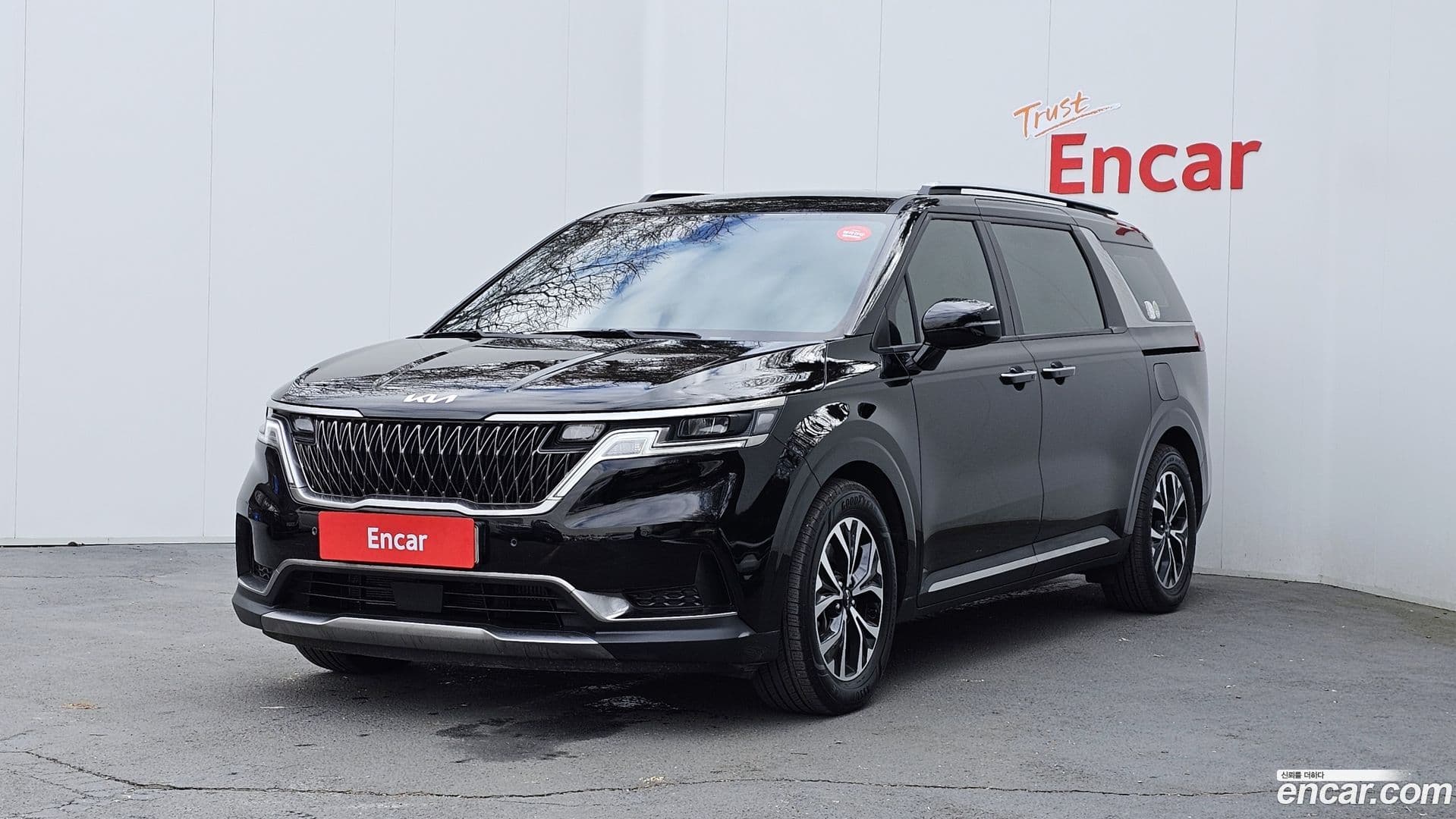 Main__Slider__Photo:Canival Kia 2023.4-0