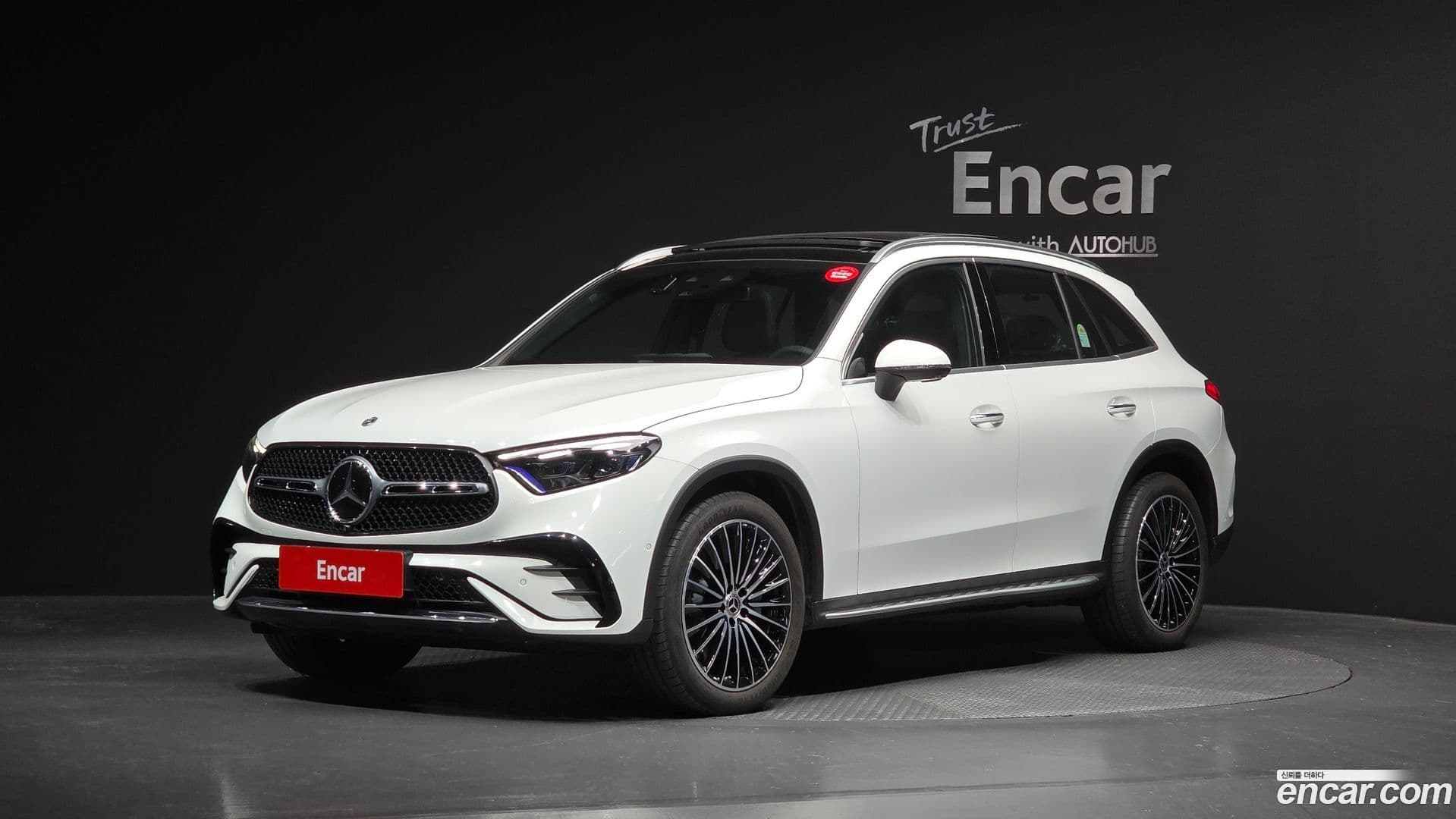 Main__Slider__Photo:GLC-Class Mercedes-Benz 2025.4-0