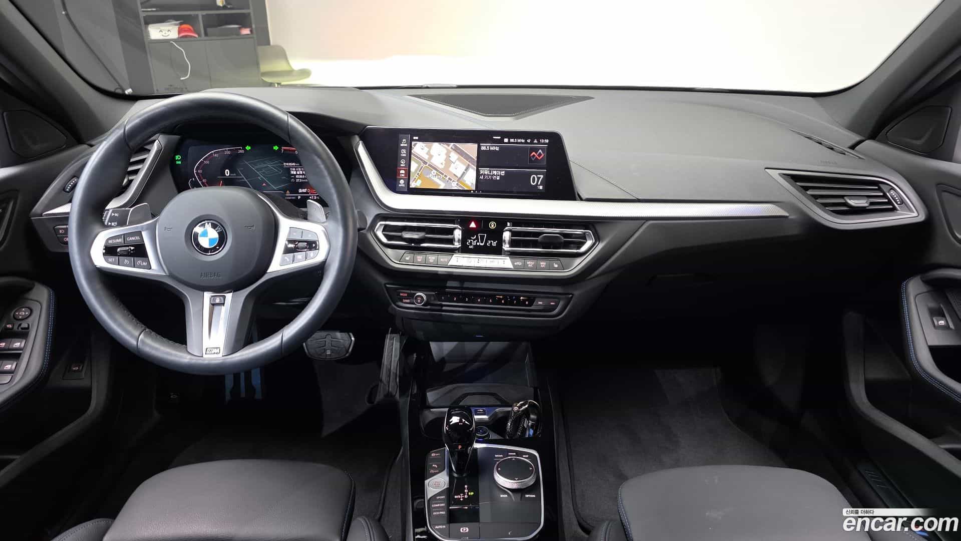 1-Series BMW 2023.10-INNER-007
