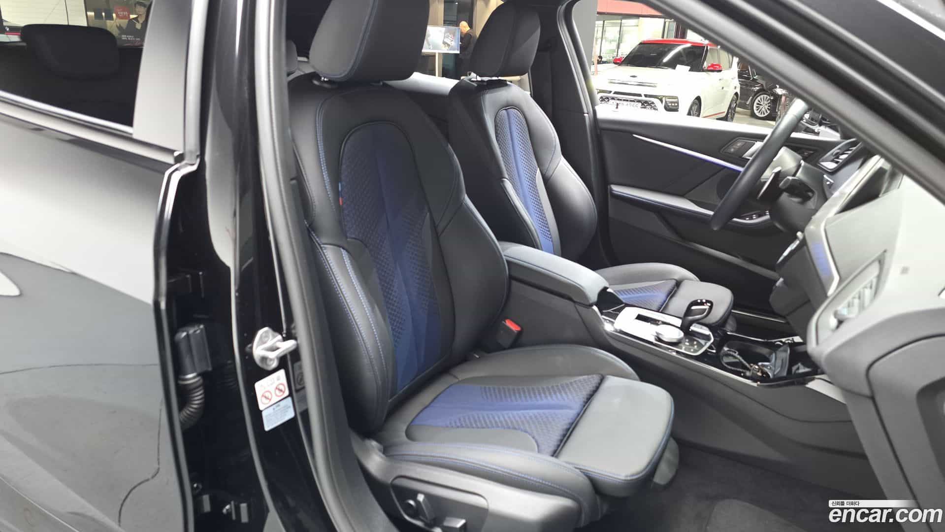 1-Series BMW 2023.10-INNER-010