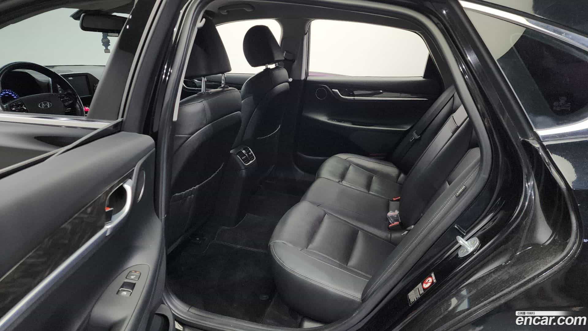 Grandeur Hyundai 2018.3-OPTION-015
