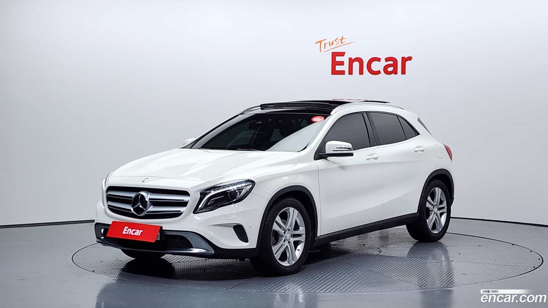 GLA-Class Mercedes-Benz 2016.2-OUTER-001
