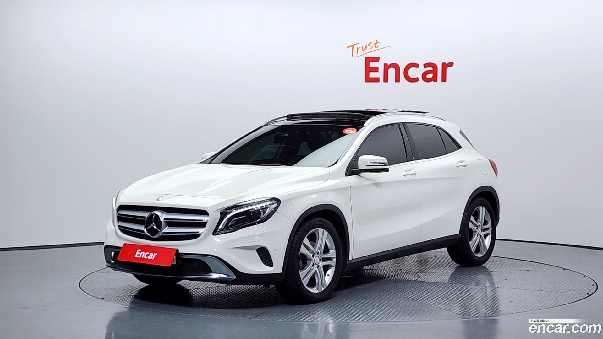 Main__Slider__Photo:GLA-Class Mercedes-Benz 2016.2-0