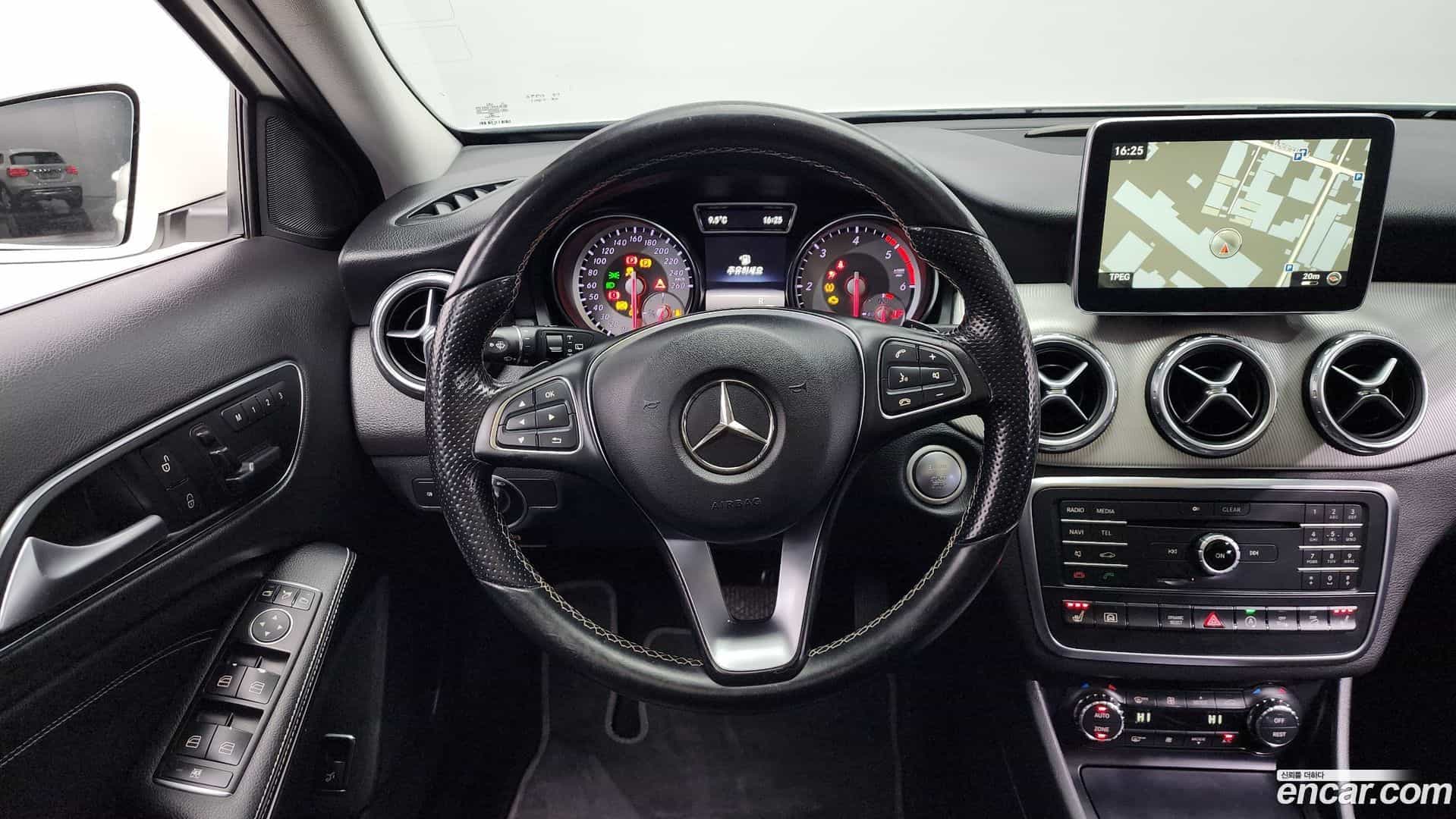 GLA-Class Mercedes-Benz 2016.2-OPTION-017