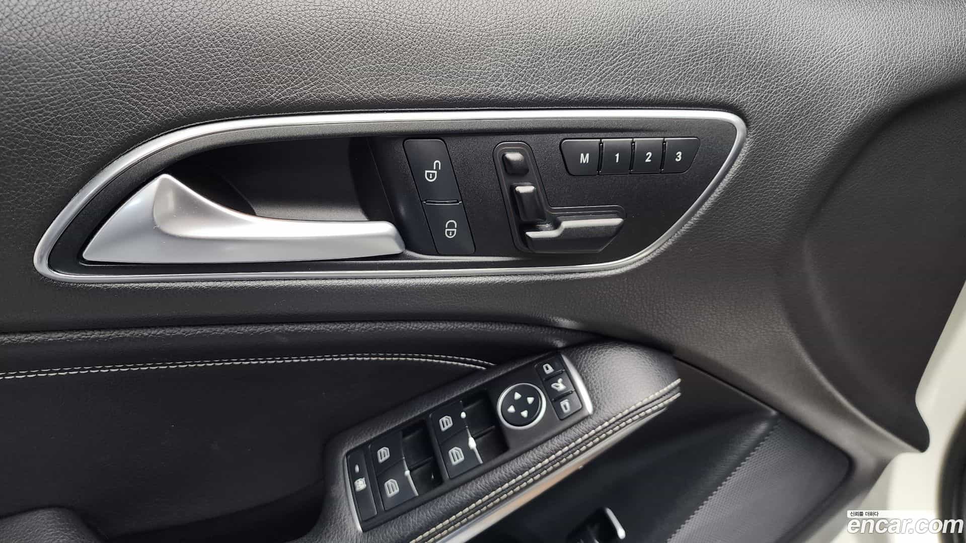 GLA-Class Mercedes-Benz 2016.2-OPTION-022