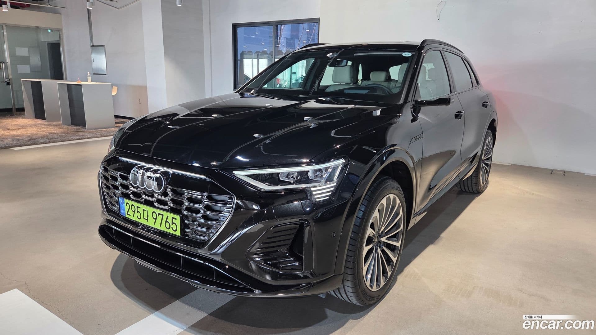Main__Slider__Photo:Q8 e-tron Audi 2024.11-0