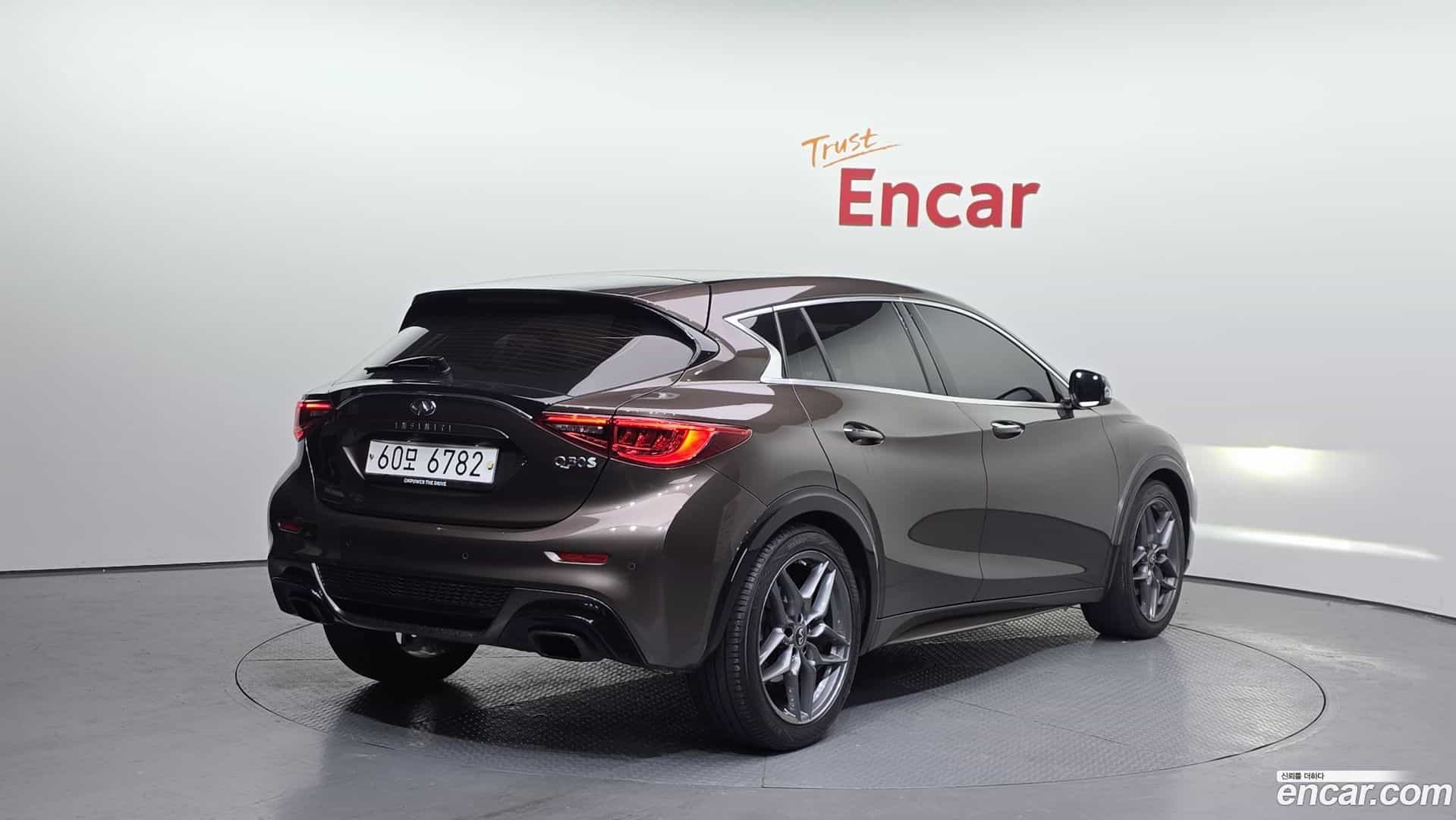 Q30 Infiniti 2017.10-OUTER-002