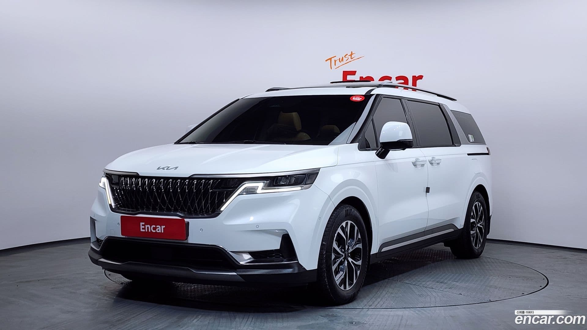 Main__Slider__Photo:Canival Kia 2023.4-0