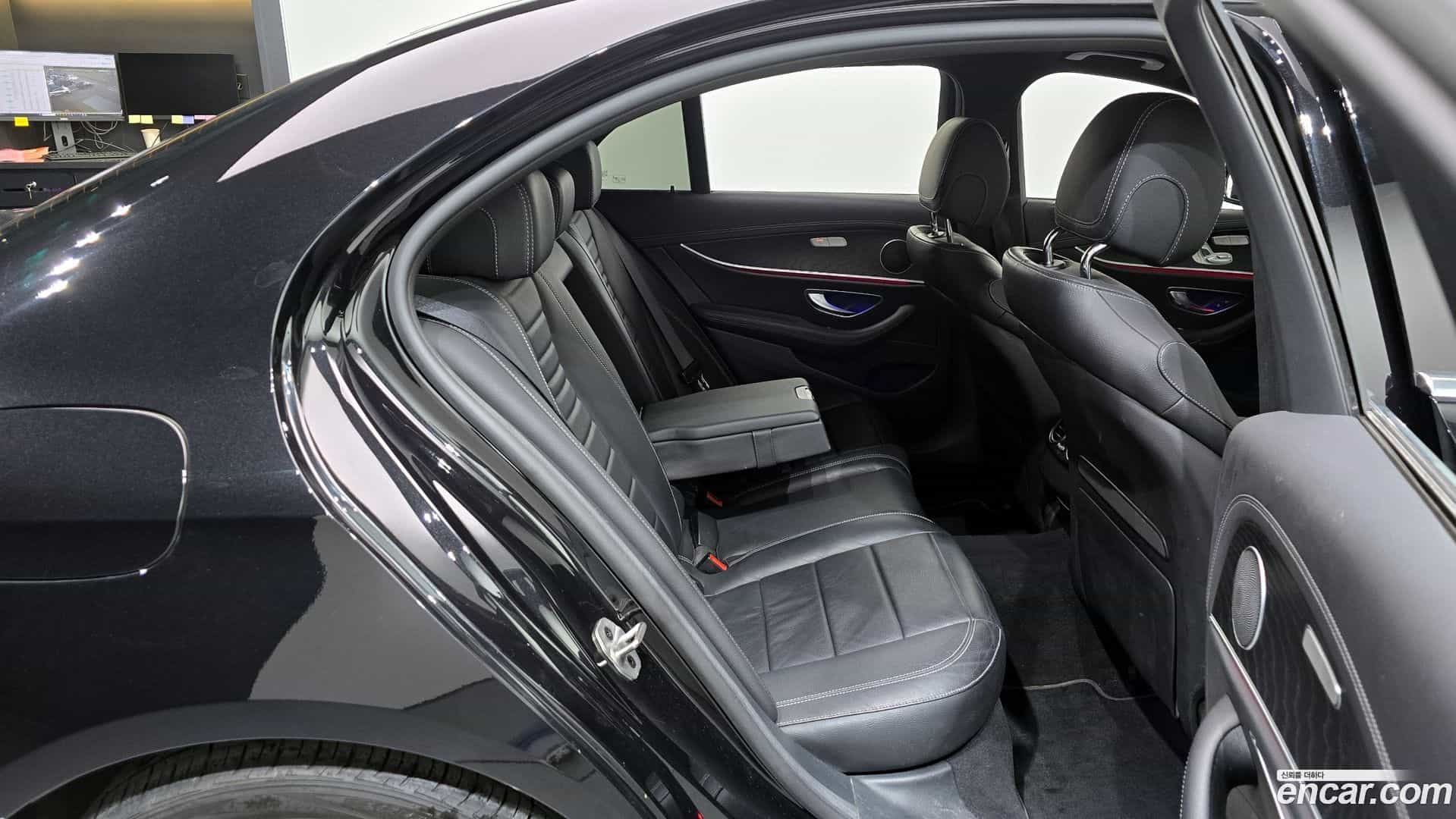 E-Class Mercedes-Benz 2022.11-OPTION-016