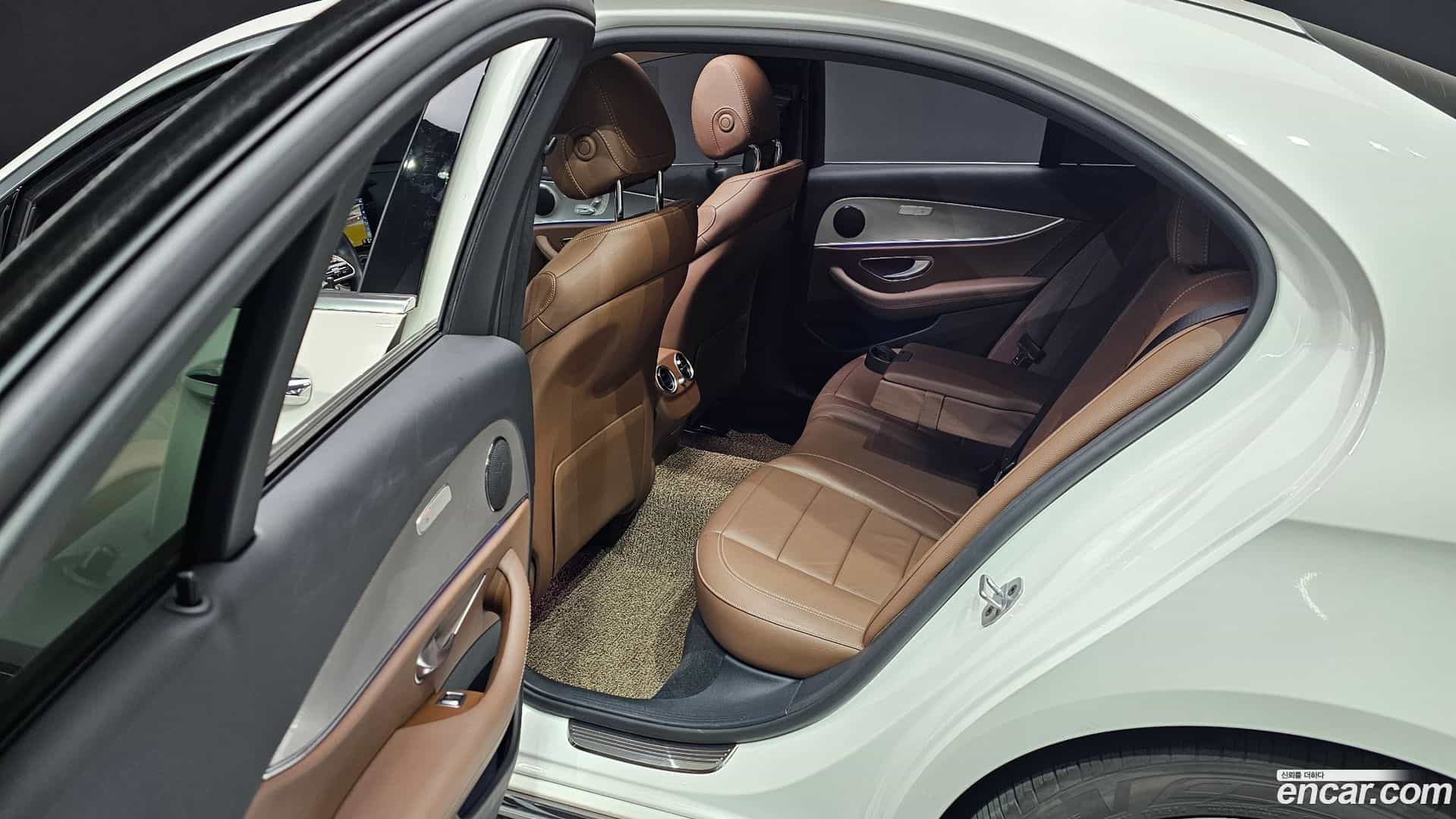 E-Class Mercedes-Benz 2019.5-OPTION-016