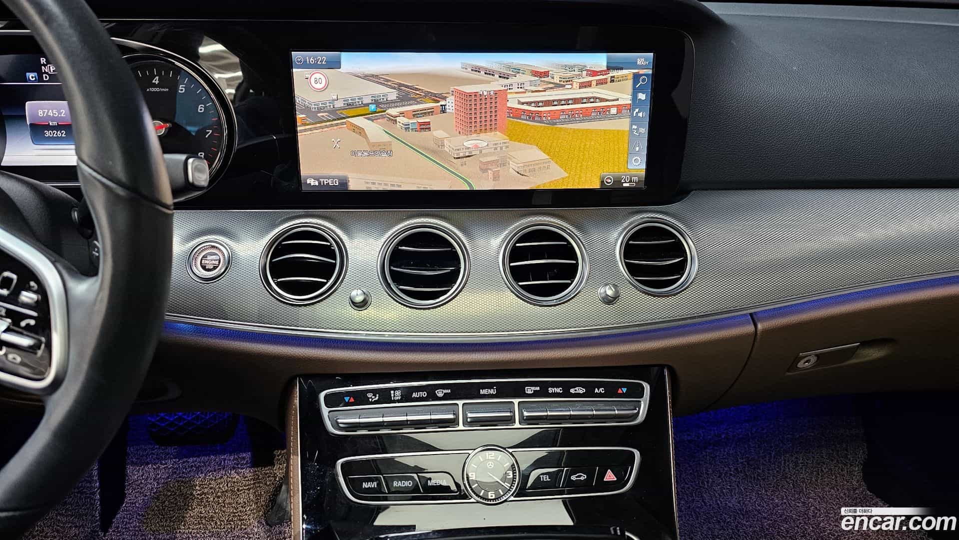 E-Class Mercedes-Benz 2019.5-OPTION-019