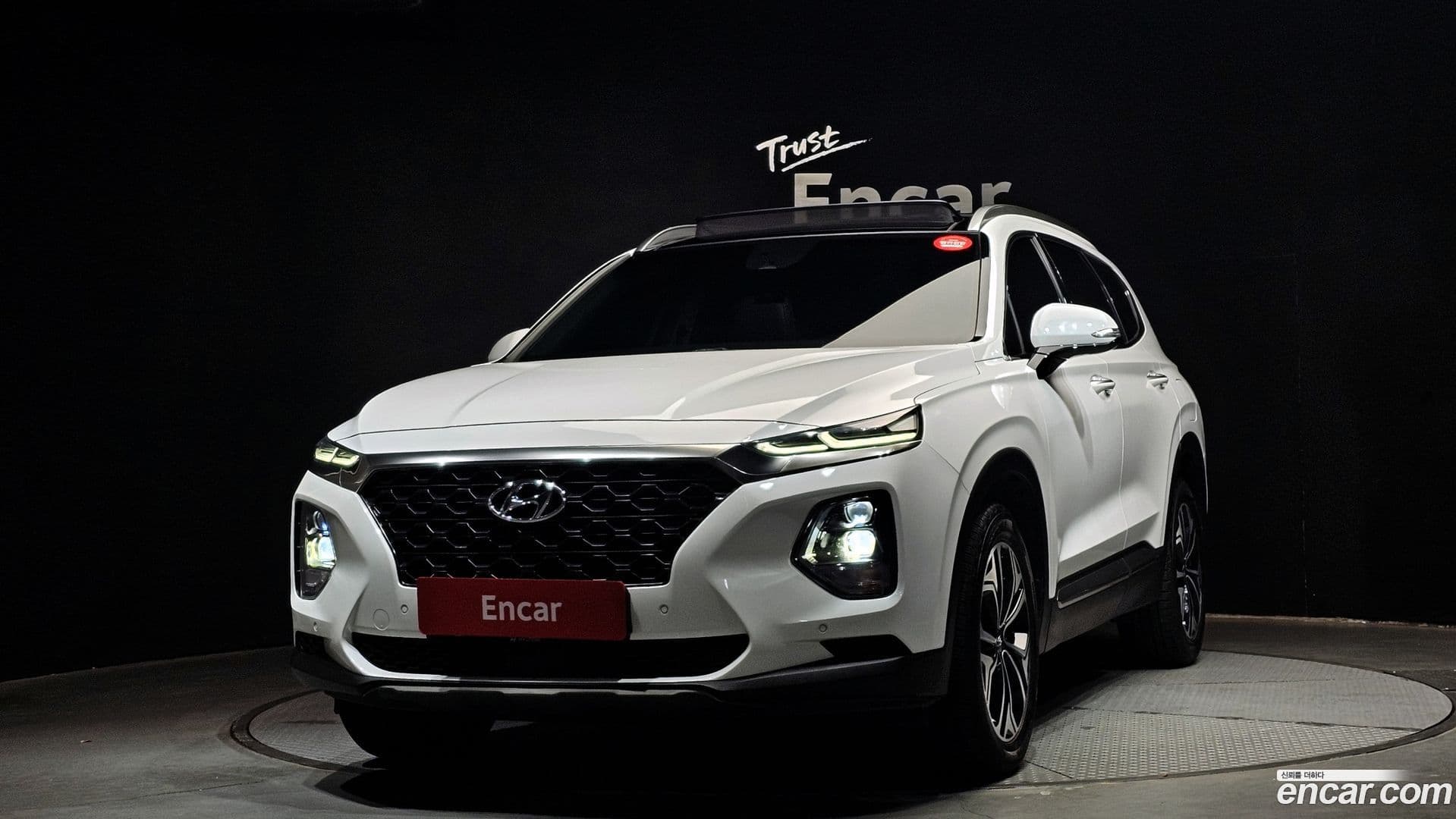 Main__Slider__Photo:Santafe Hyundai 2018.7-0