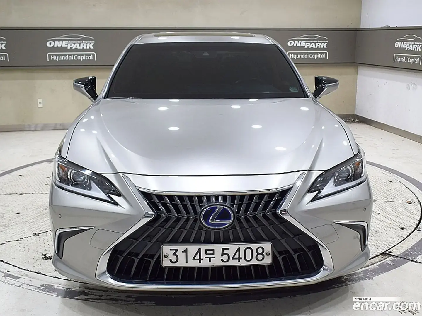 Main__Slider__Photo:ES Lexus 2022.3-1