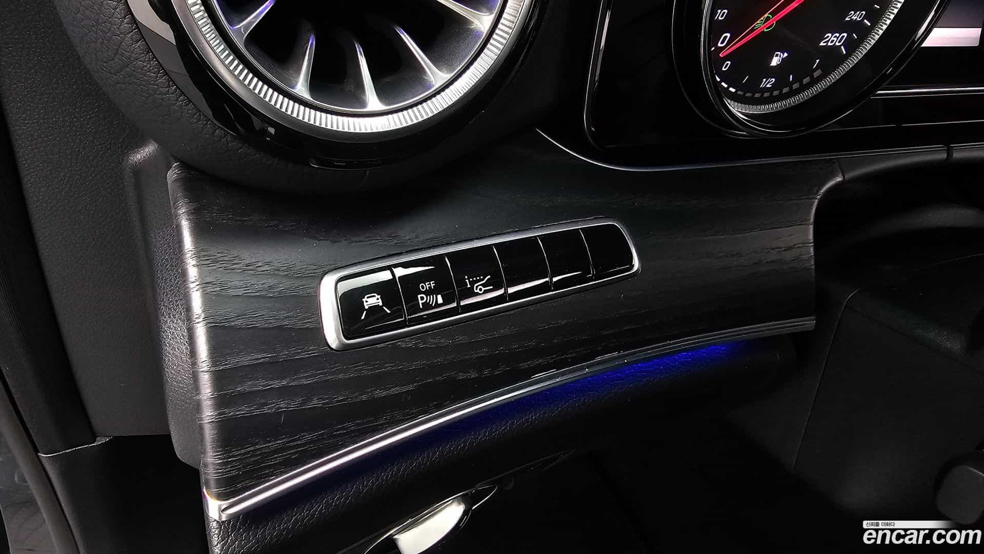 E-Class Mercedes-Benz 2019.6-OPTION-021