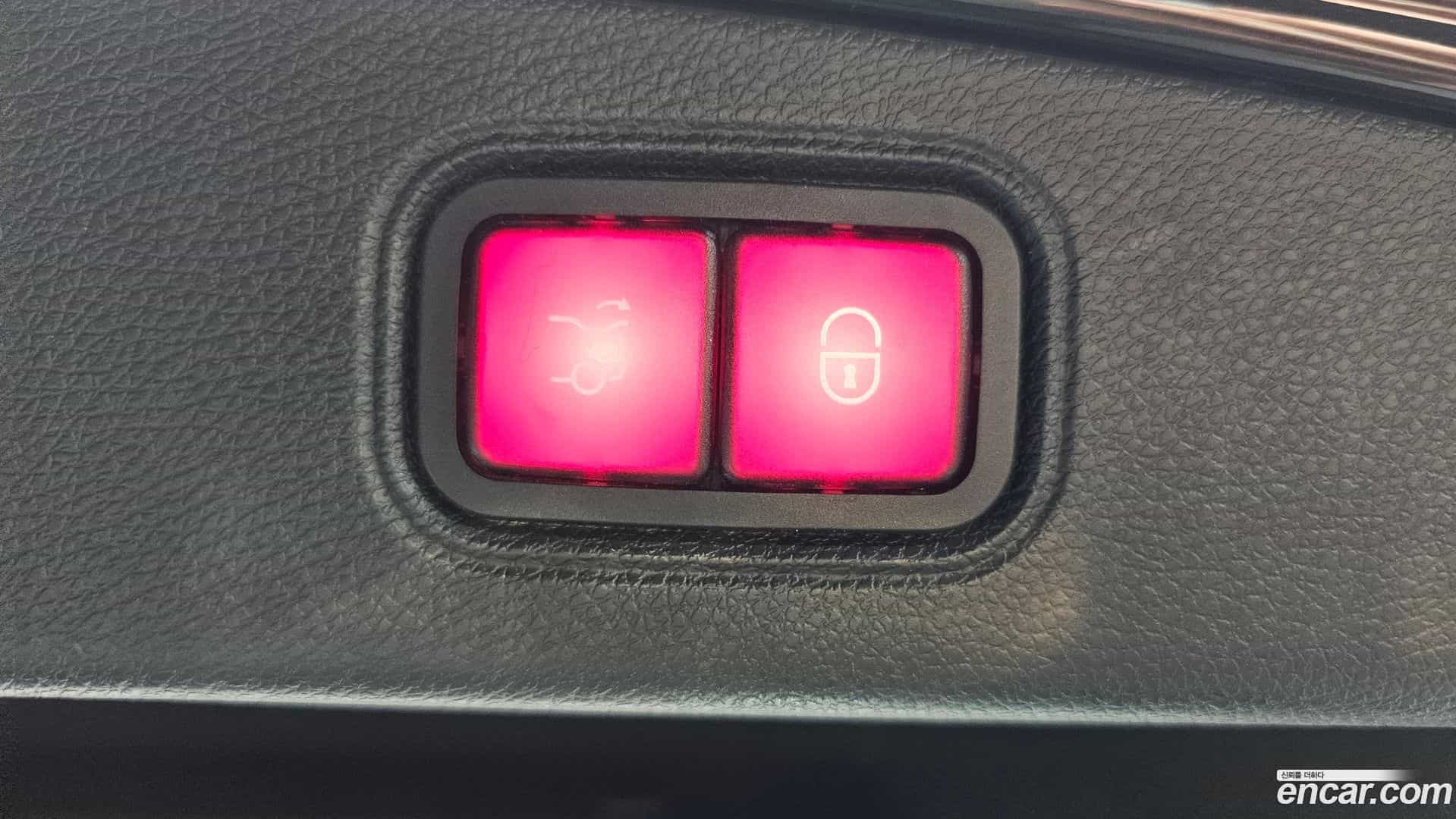 E-Class Mercedes-Benz 2019.6-OPTION-024