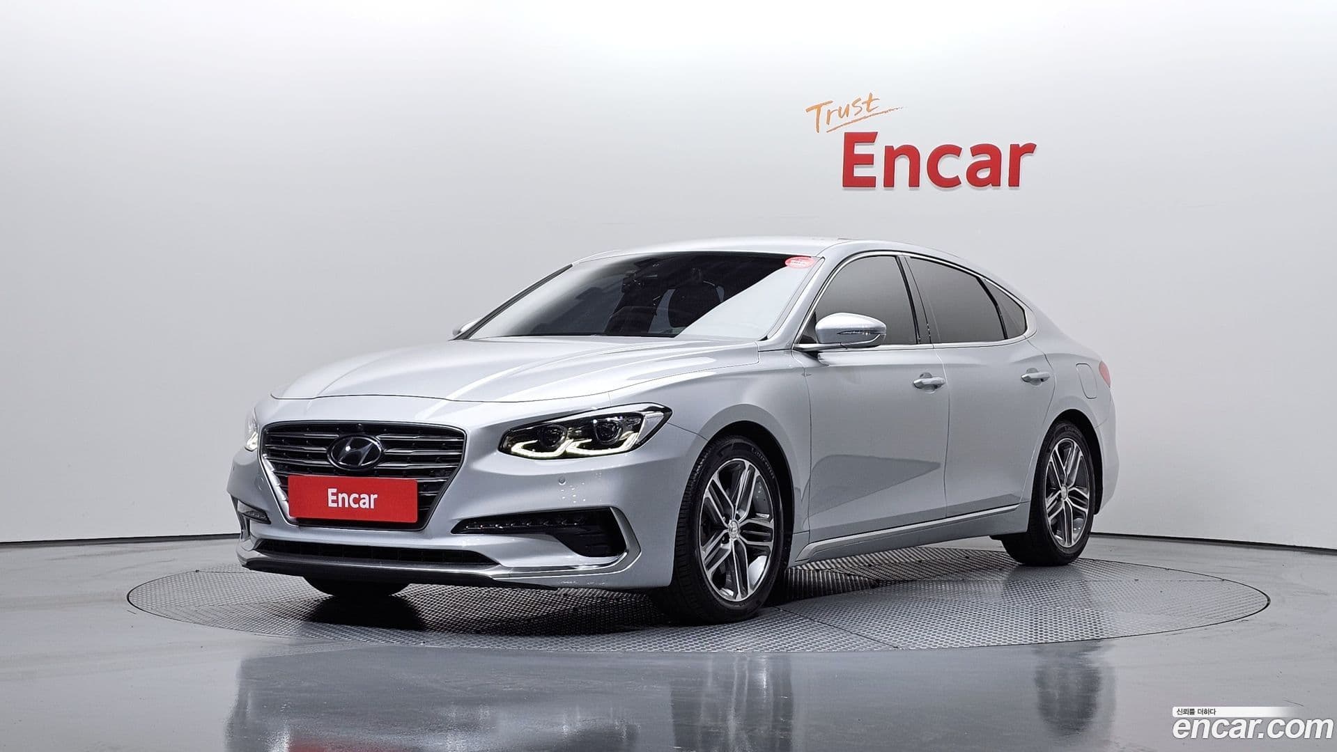Main__Slider__Photo:Grandeur Hyundai 2018.4-0
