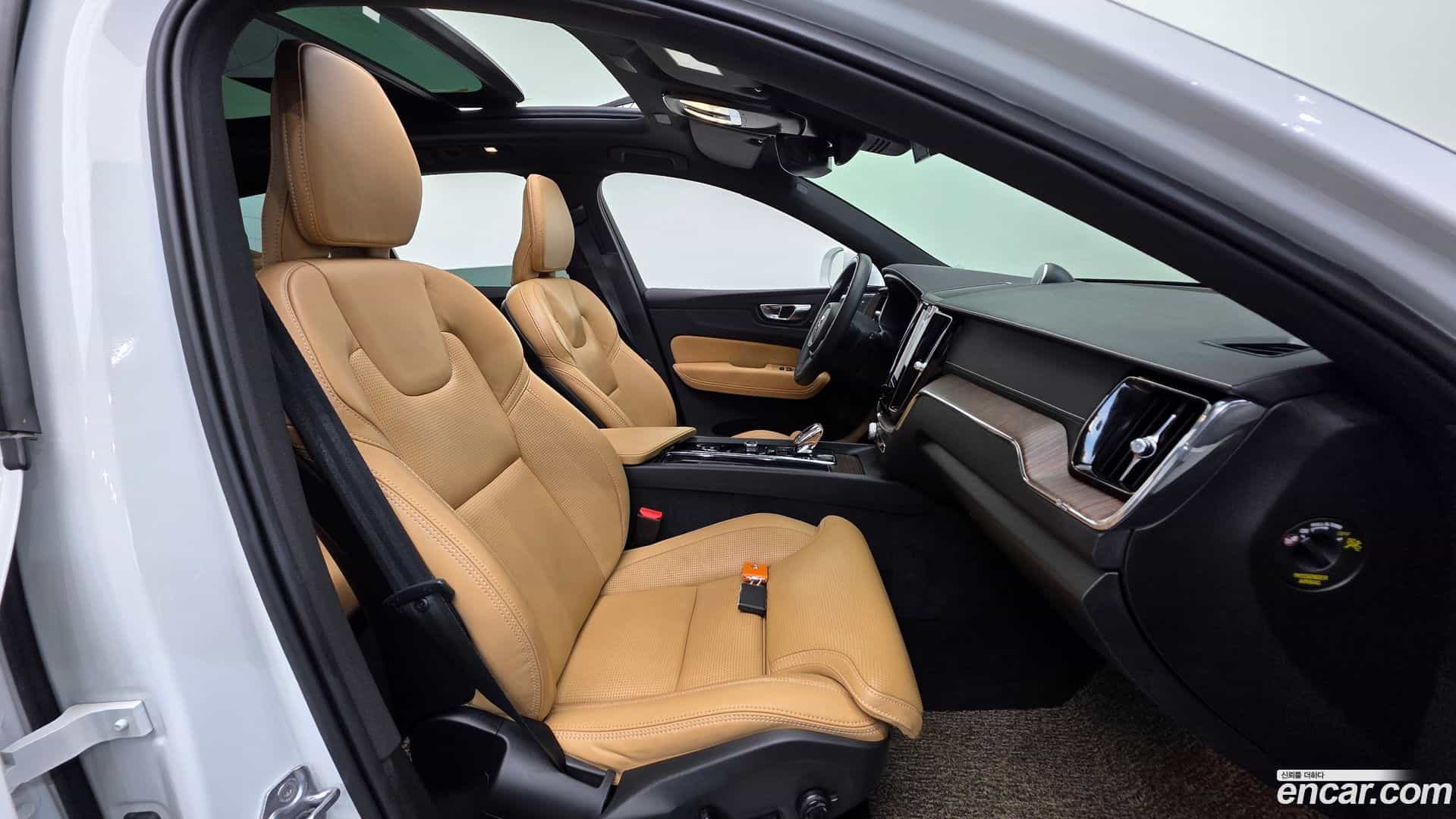 XC60 Volvo 2022.0-INNER-010