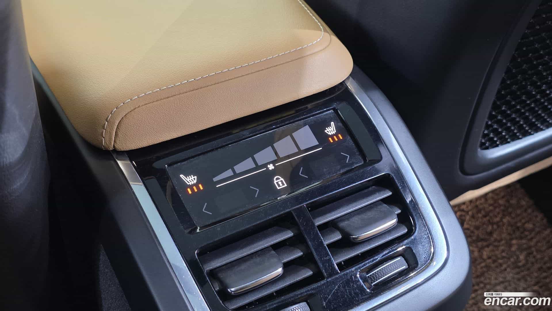 XC60 Volvo 2022.0-OPTION-022
