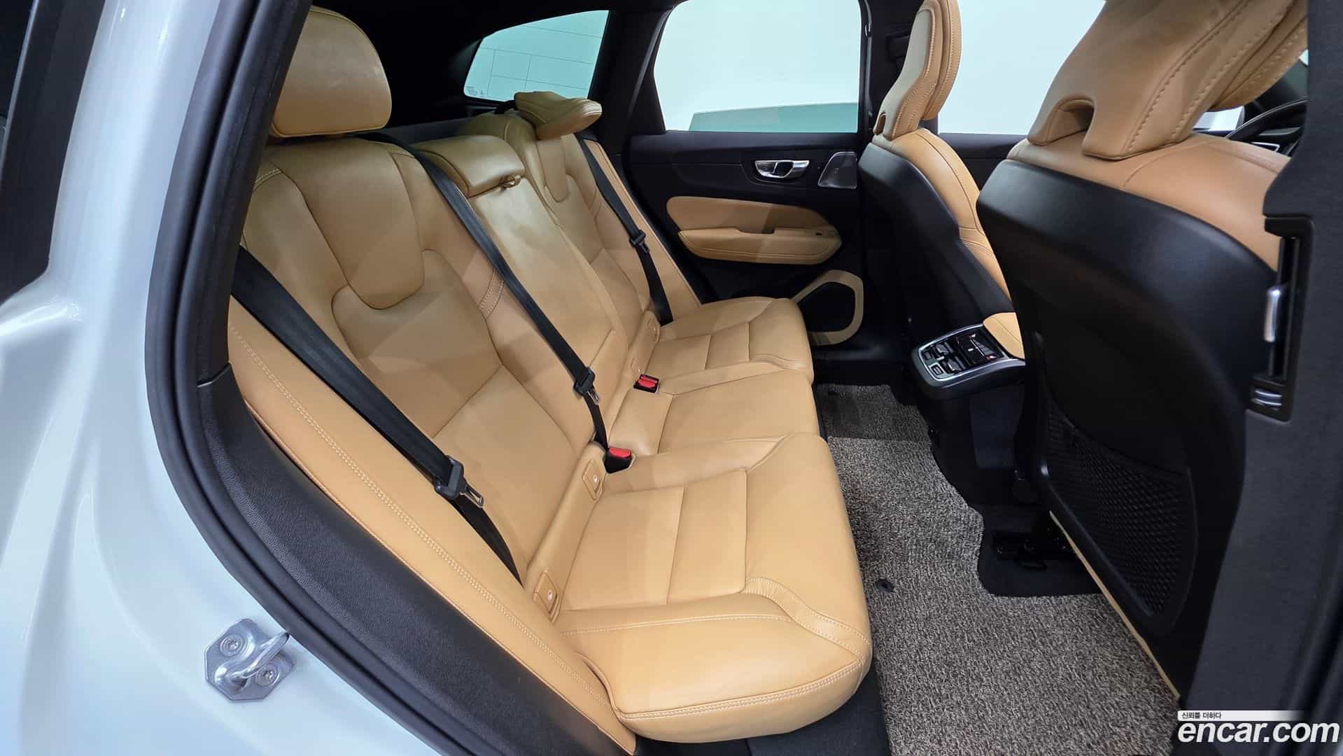 XC60 Volvo 2022.0-OPTION-023