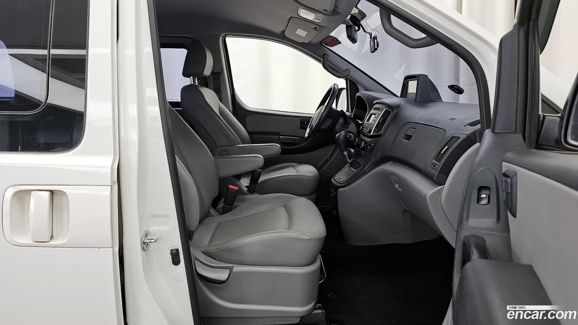 Starex Hyundai 2018.7-OPTION-015