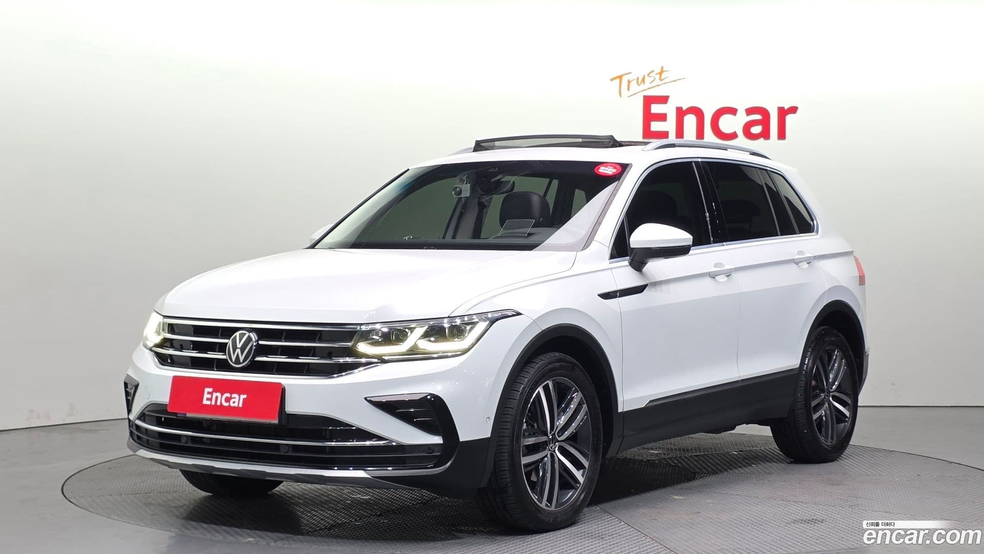 Main__Slider__Photo:Tiguan Volkswagen 2022.11-0