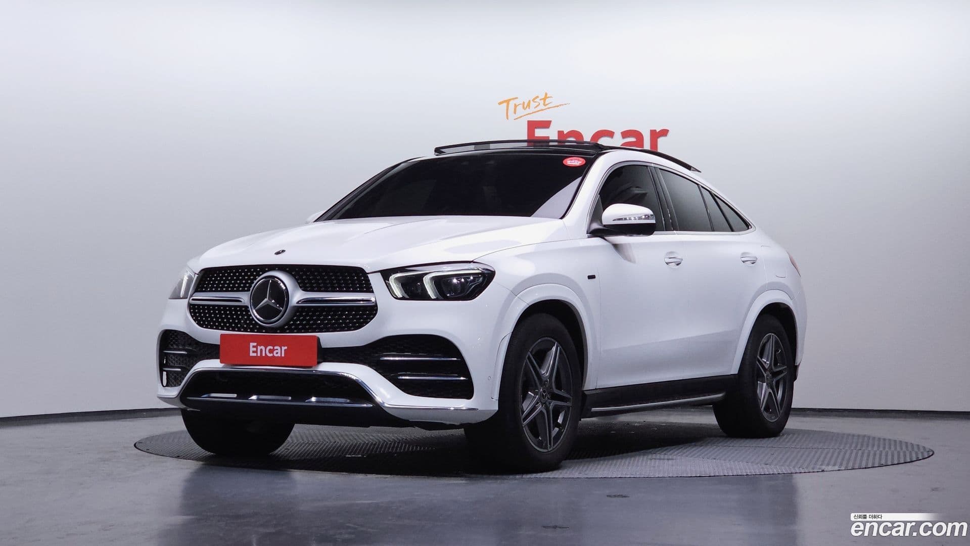 Main__Slider__Photo:GLE-Class Mercedes-Benz 2021.10-0