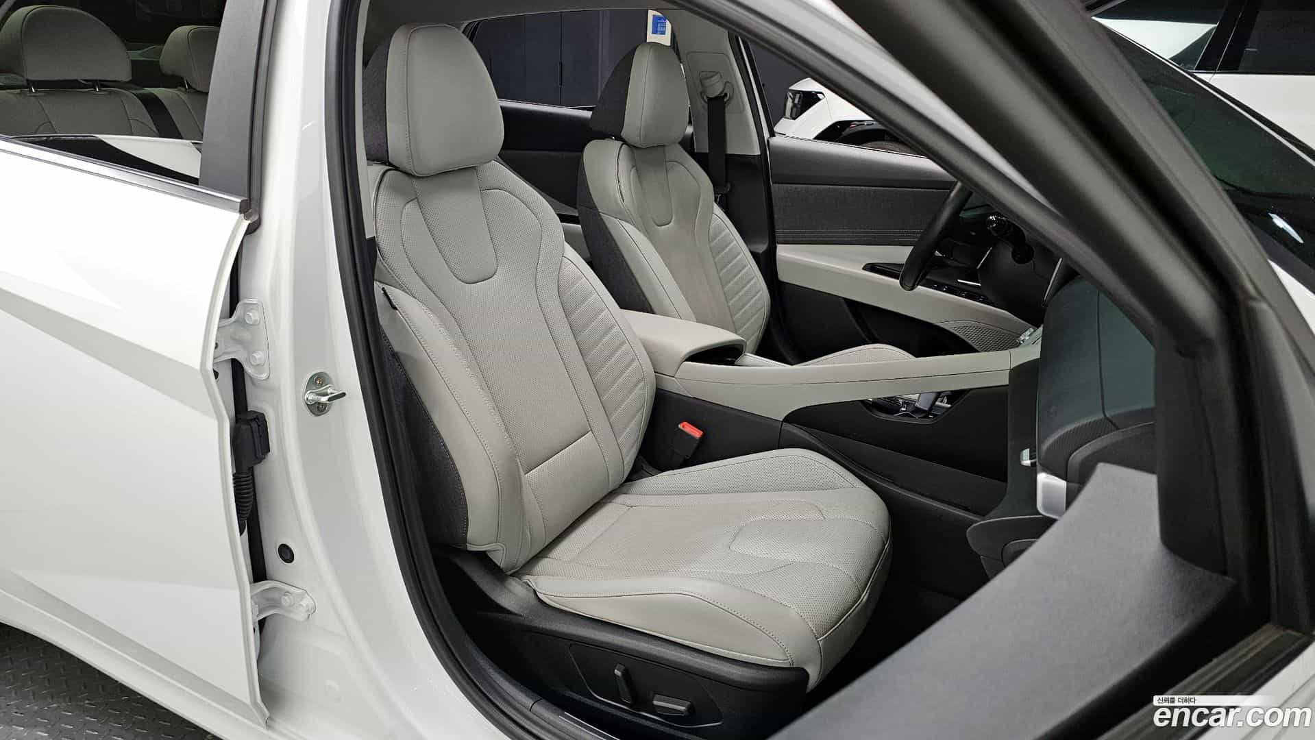 AVANTE Hyundai 2022.6-INNER-010