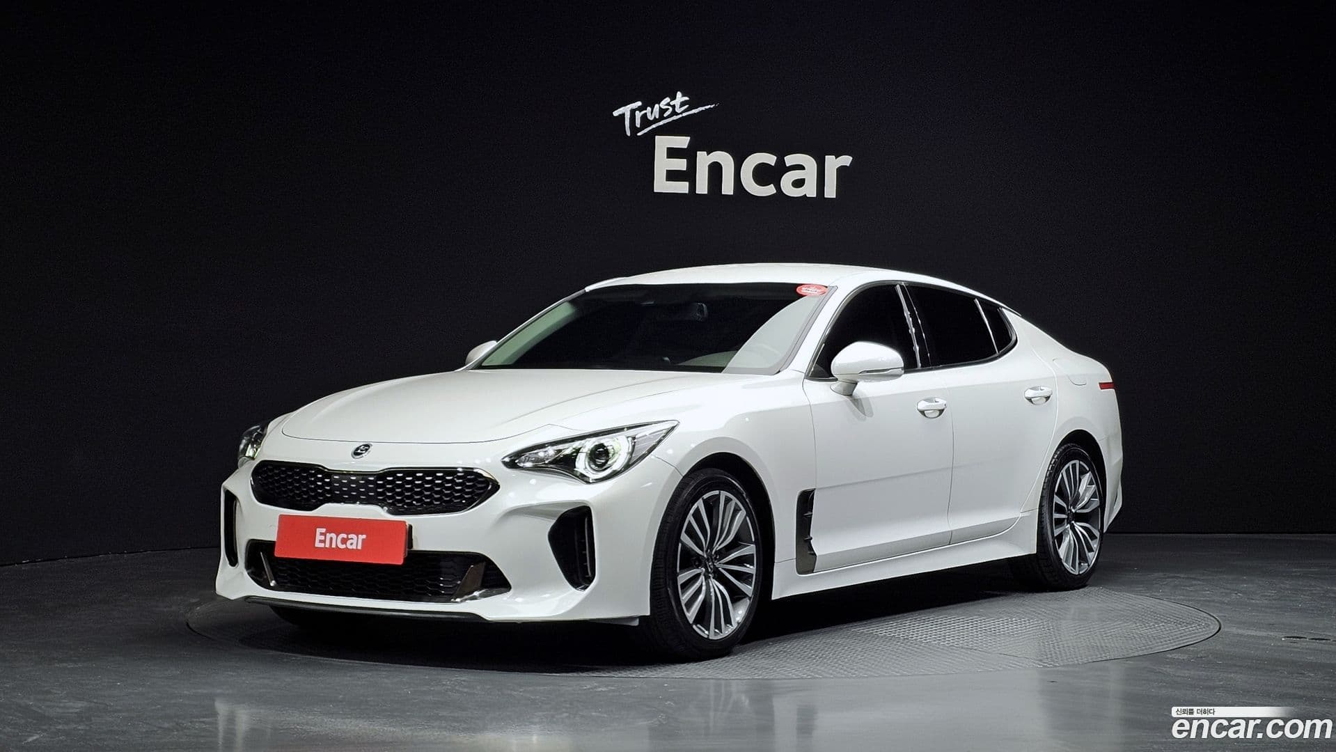 Main__Slider__Photo:Stinger Kia 2017.7-0