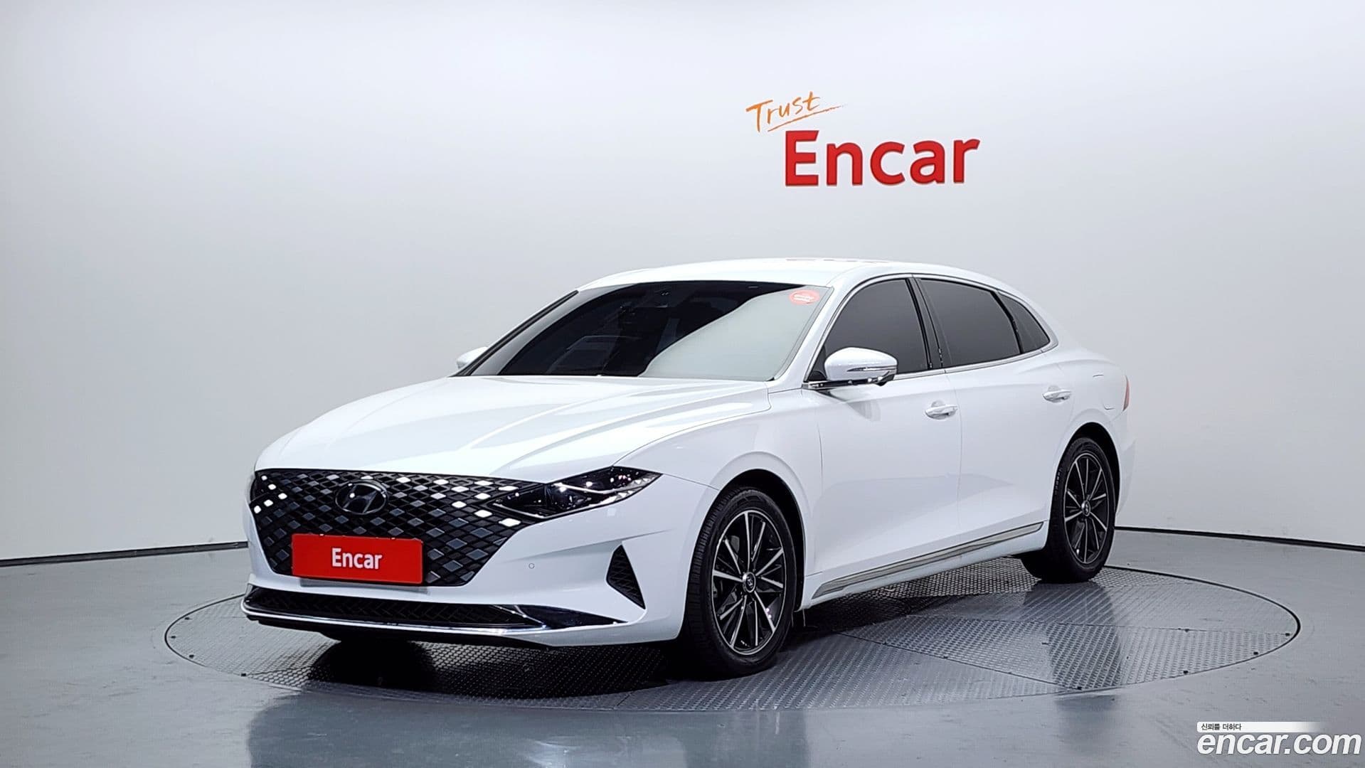Main__Slider__Photo:Grandeur Hyundai 2021.11-0