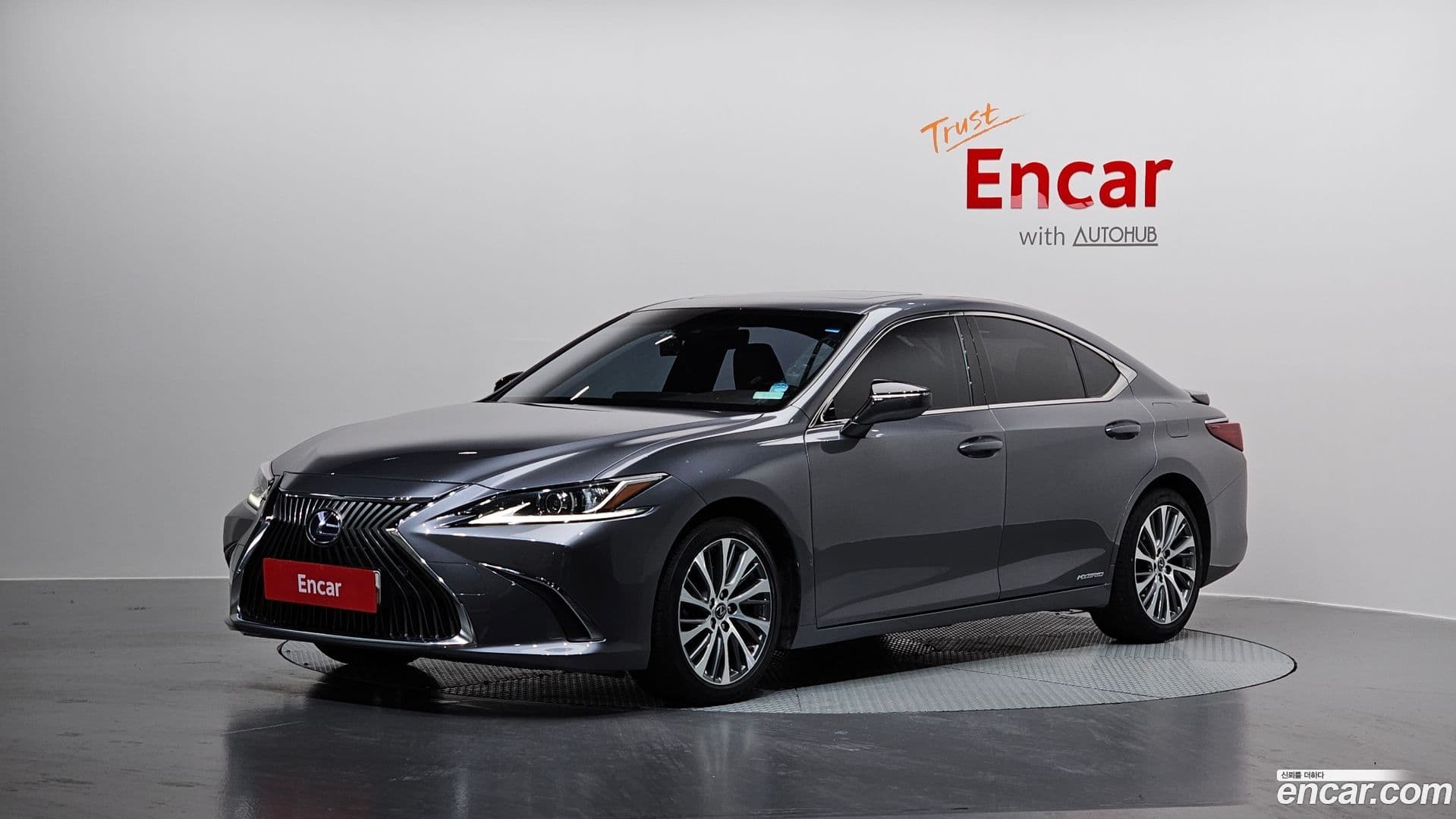 Main__Slider__Photo:ES Lexus 2019.1-0