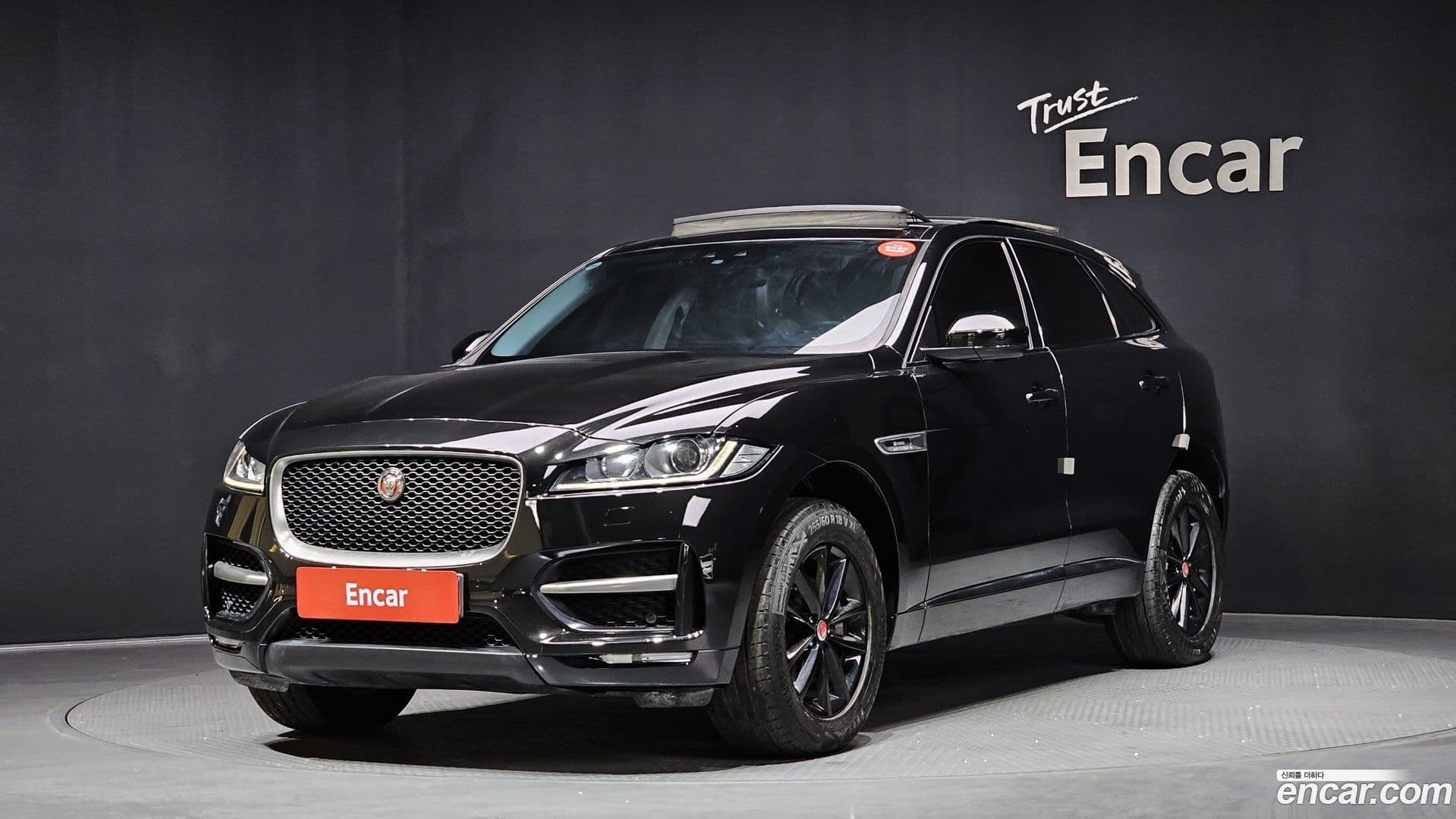 Main__Slider__Photo:F-PACE Jaguar 2017.3-0