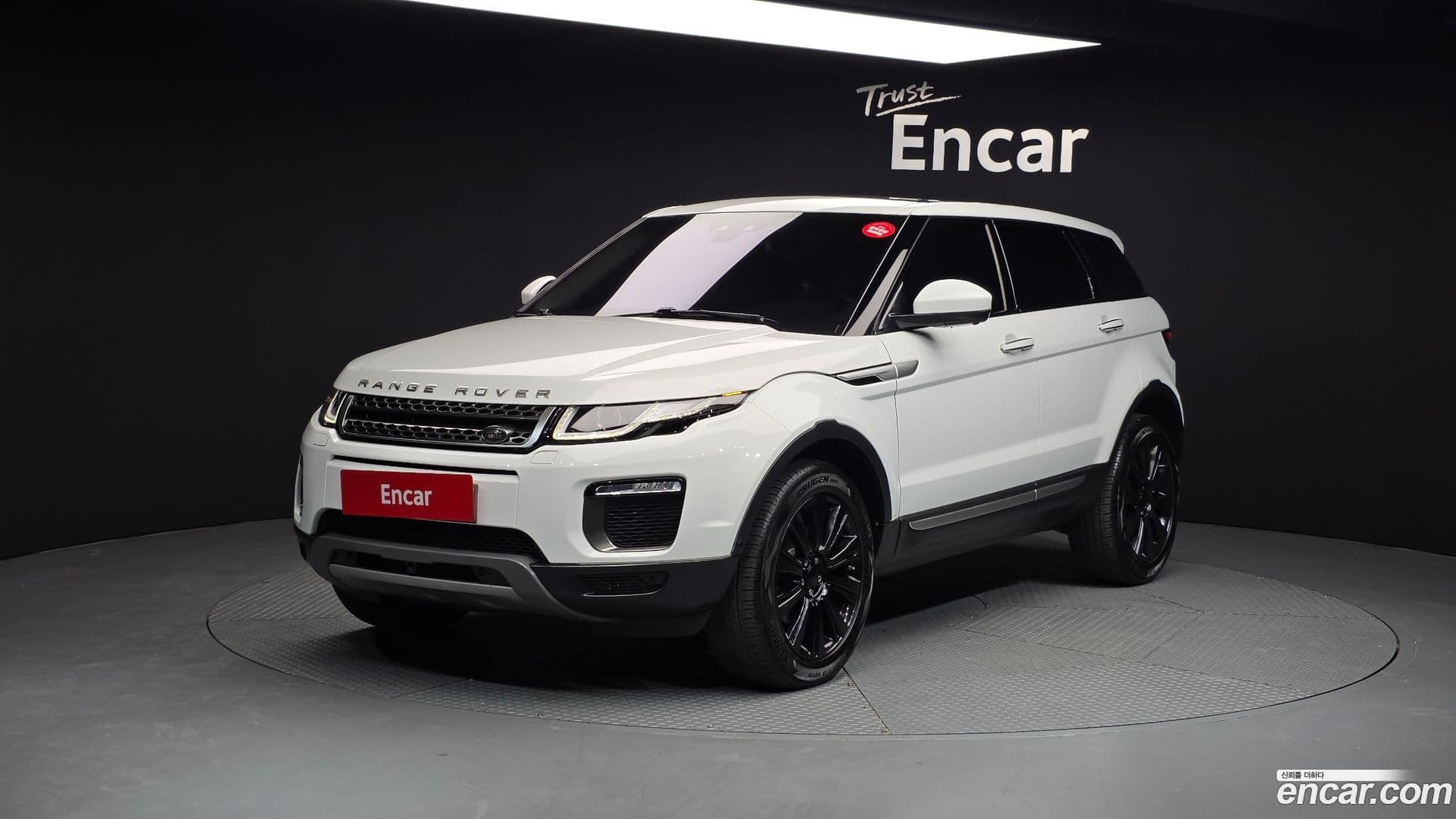Main__Slider__Photo:Range Rover Evoque Land Rover 2017.6-0