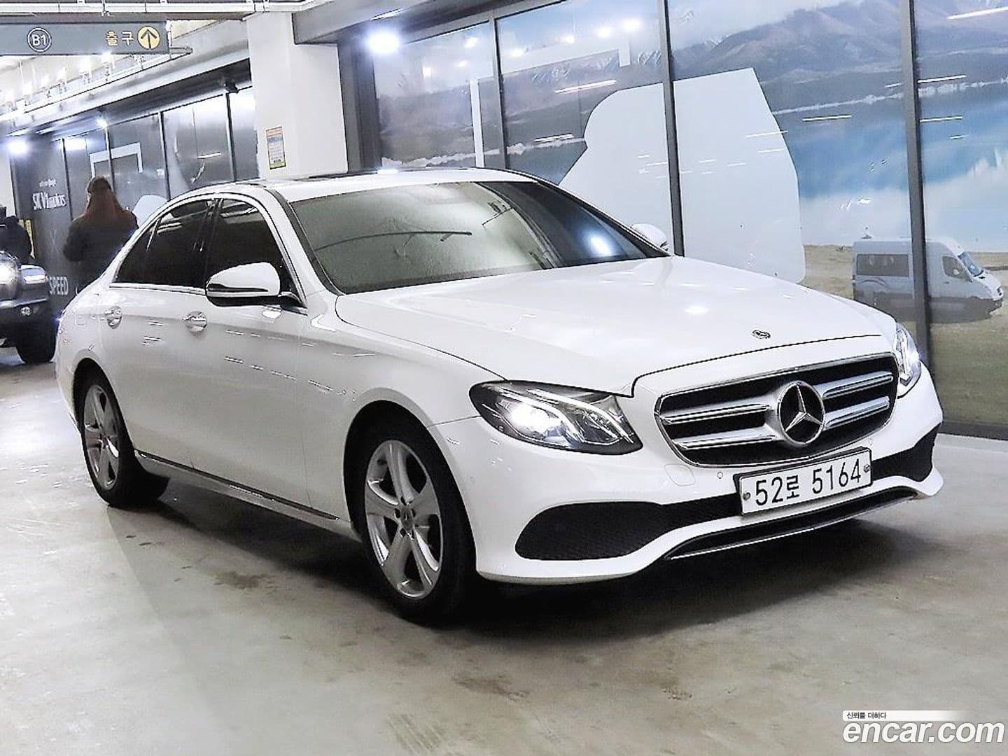 Main__Slider__Photo:E-Class Mercedes-Benz 2018.5-0