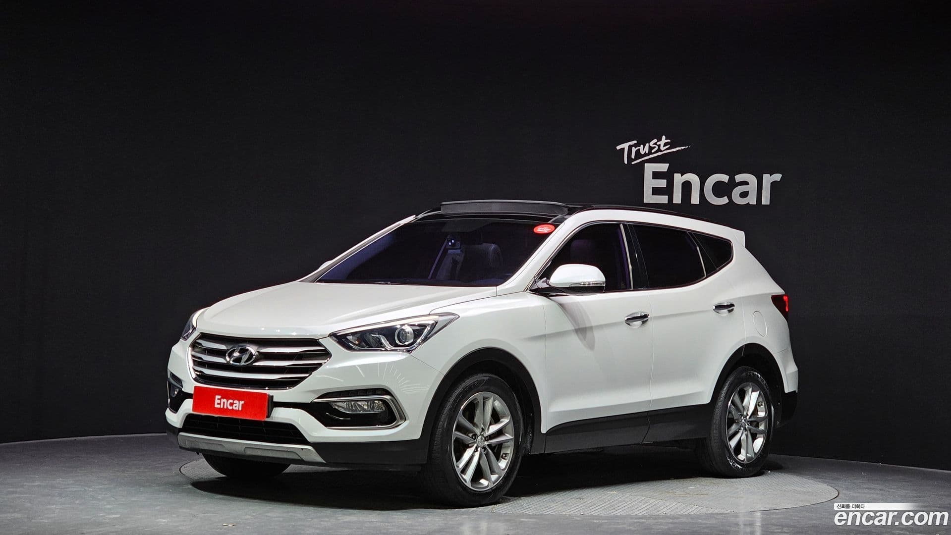 Main__Slider__Photo:Santafe Hyundai 2016.0-0