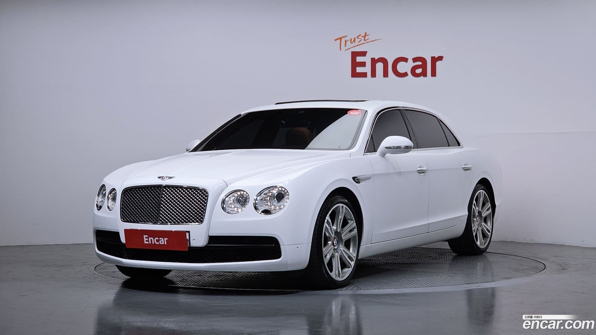 Main__Slider__Photo:Flying Spur Bentley 2018.3-0