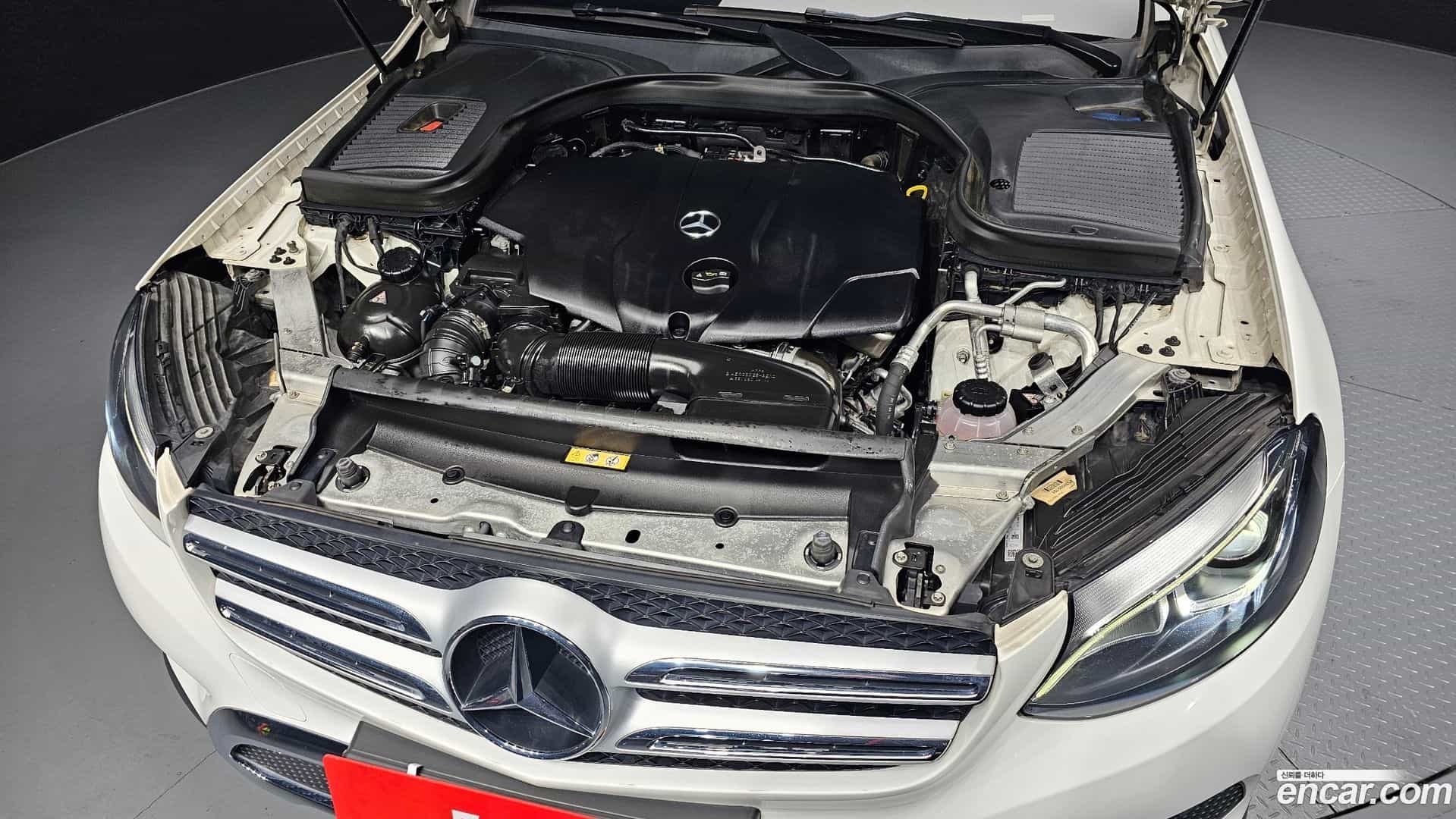 GLC-Class Mercedes-Benz 2016.8-INNER-006