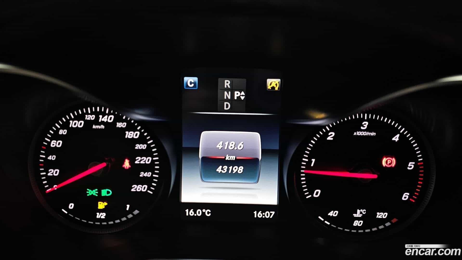 GLC-Class Mercedes-Benz 2016.8-INNER-008