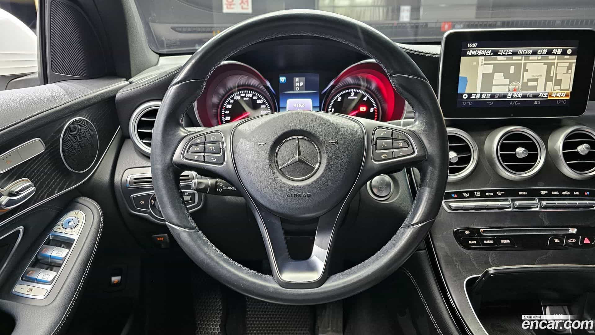 GLC-Class Mercedes-Benz 2016.8-OPTION-017